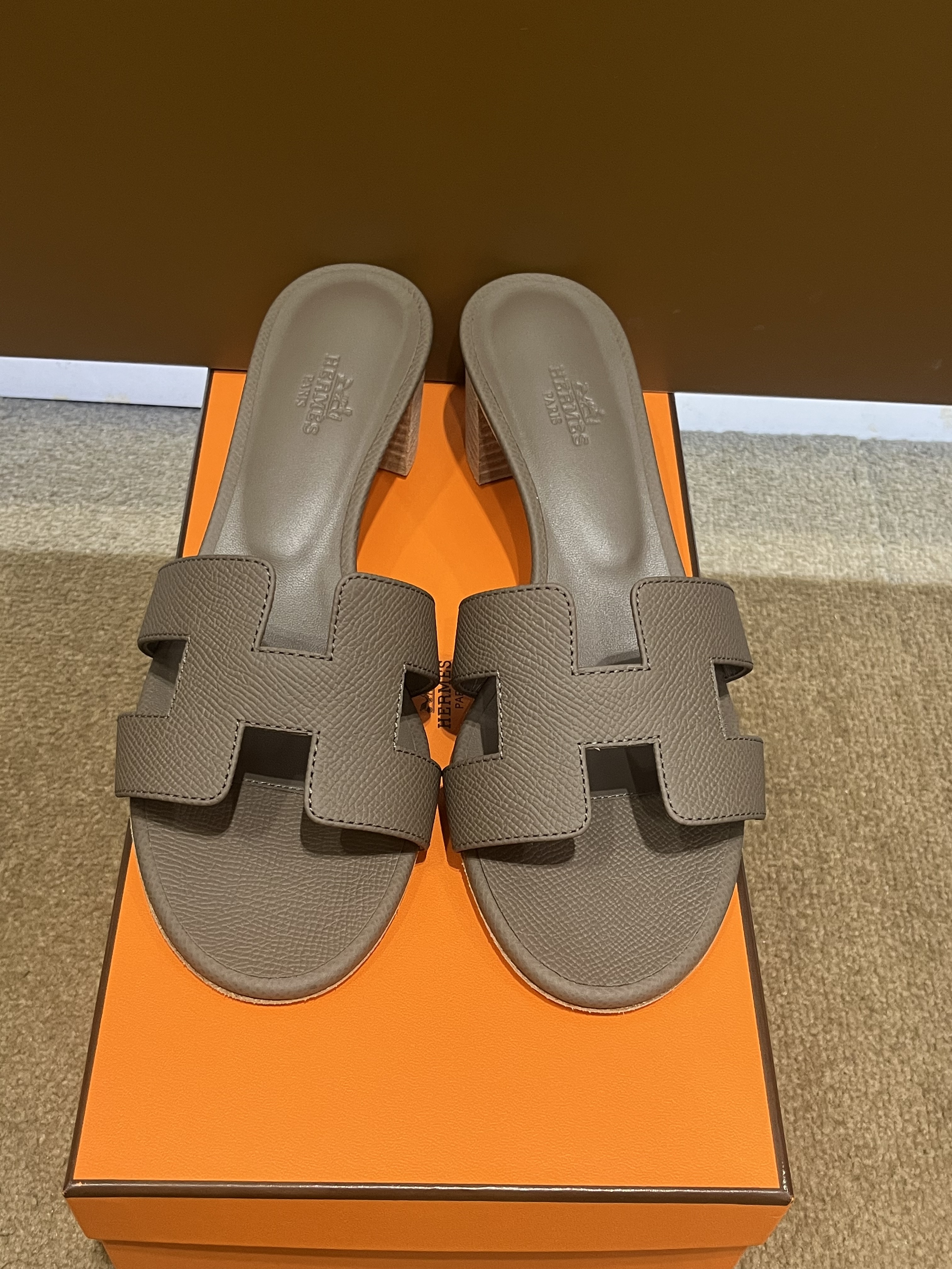 oasis sandal X3 etoupe epsom #37 (可預訂size)