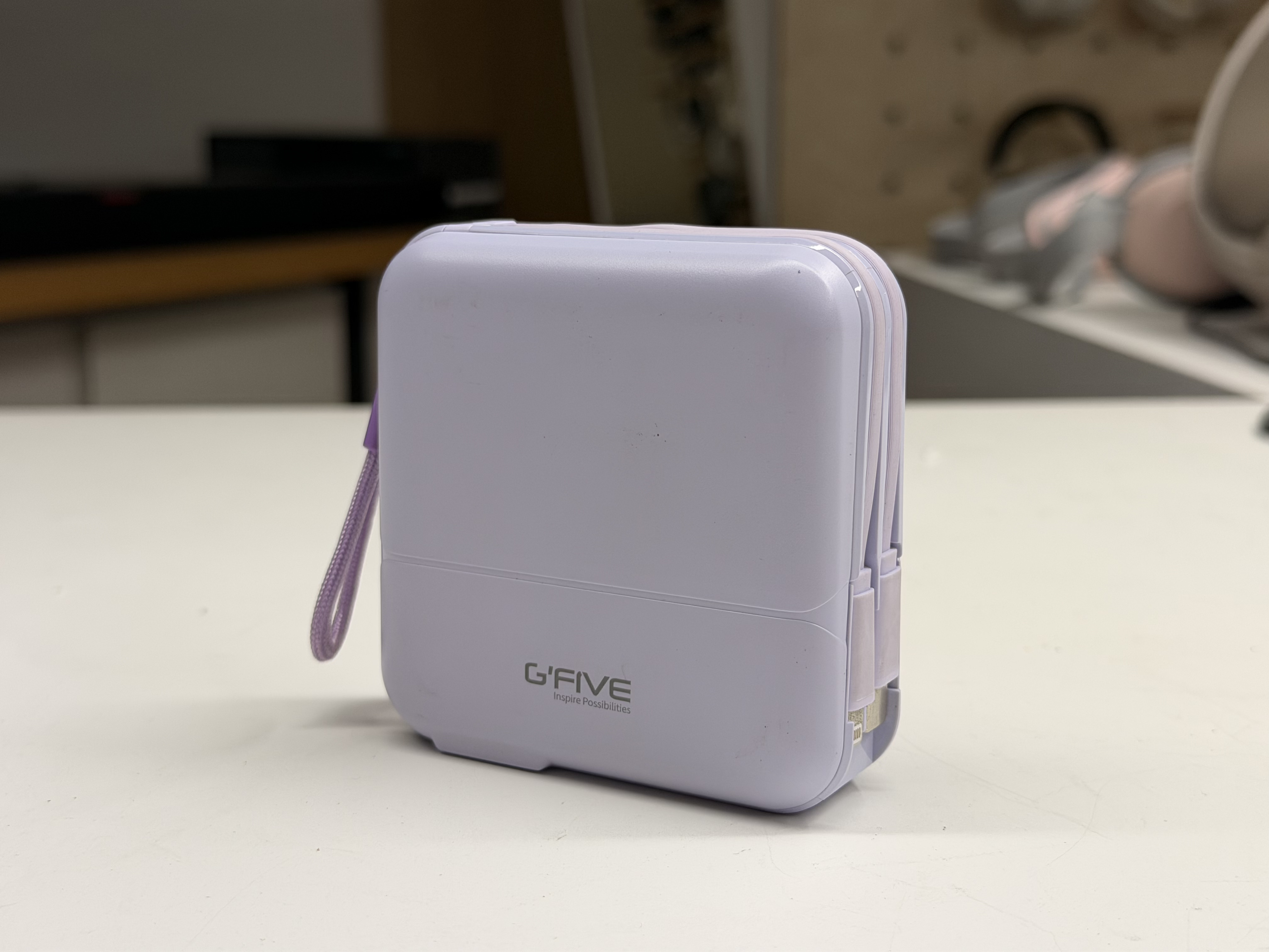 福利品出清【MOBIA摩比亞】G-FIVE基伍 勁量無線充多功能行動電源 GP-W10S 無線充電源 10000mAh AC充電 自帶線 紫色