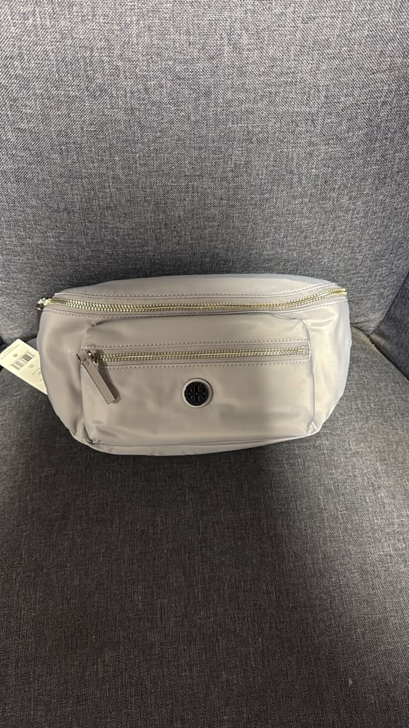 DI024 Tory Burch 白灰色金屬LOGO輕量拉鍊腰包 29x14cm