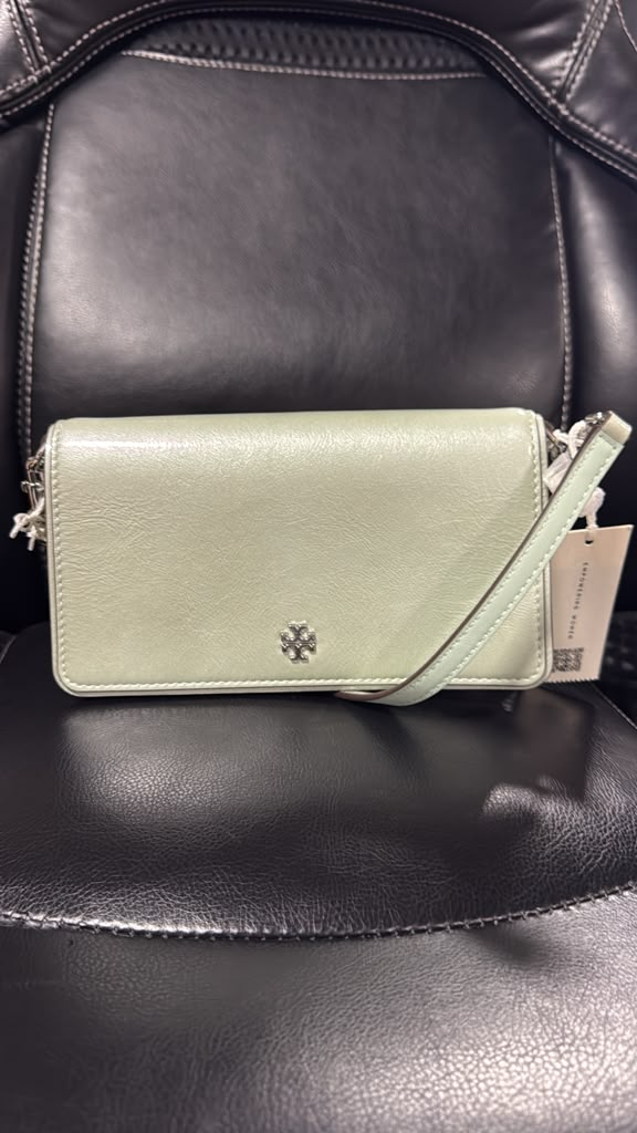 DI028 Tory Burch 淺綠色翻蓋包 19x11cm