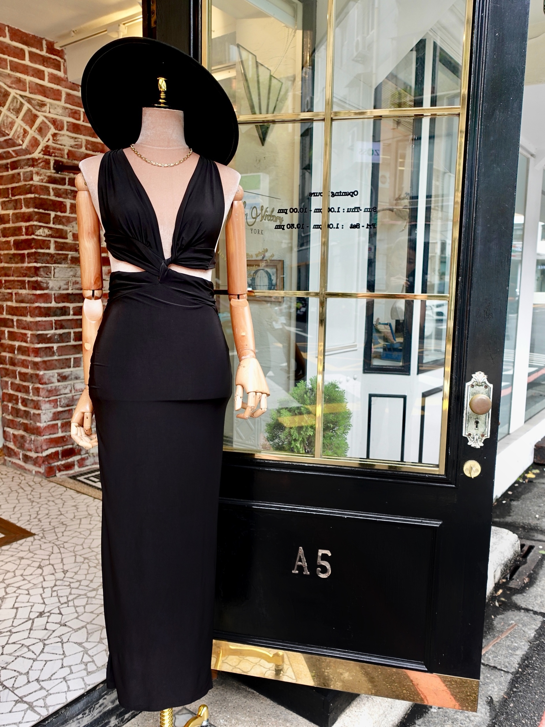Black Butter黑色深V領Cutout交叉露背Dress