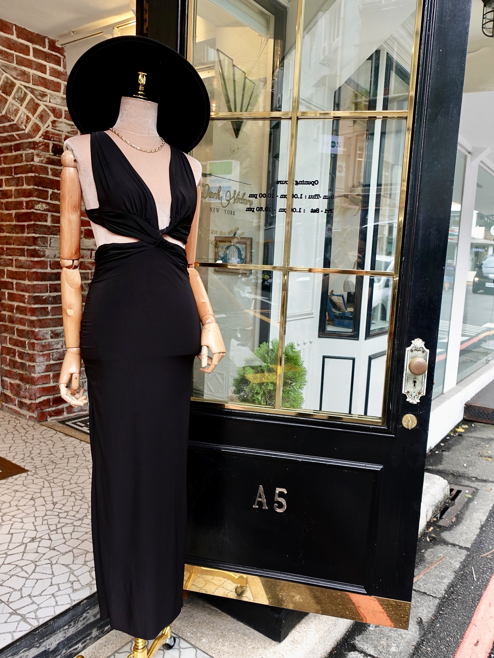 Black Butter黑色深V領Cutout交叉露背Dress
