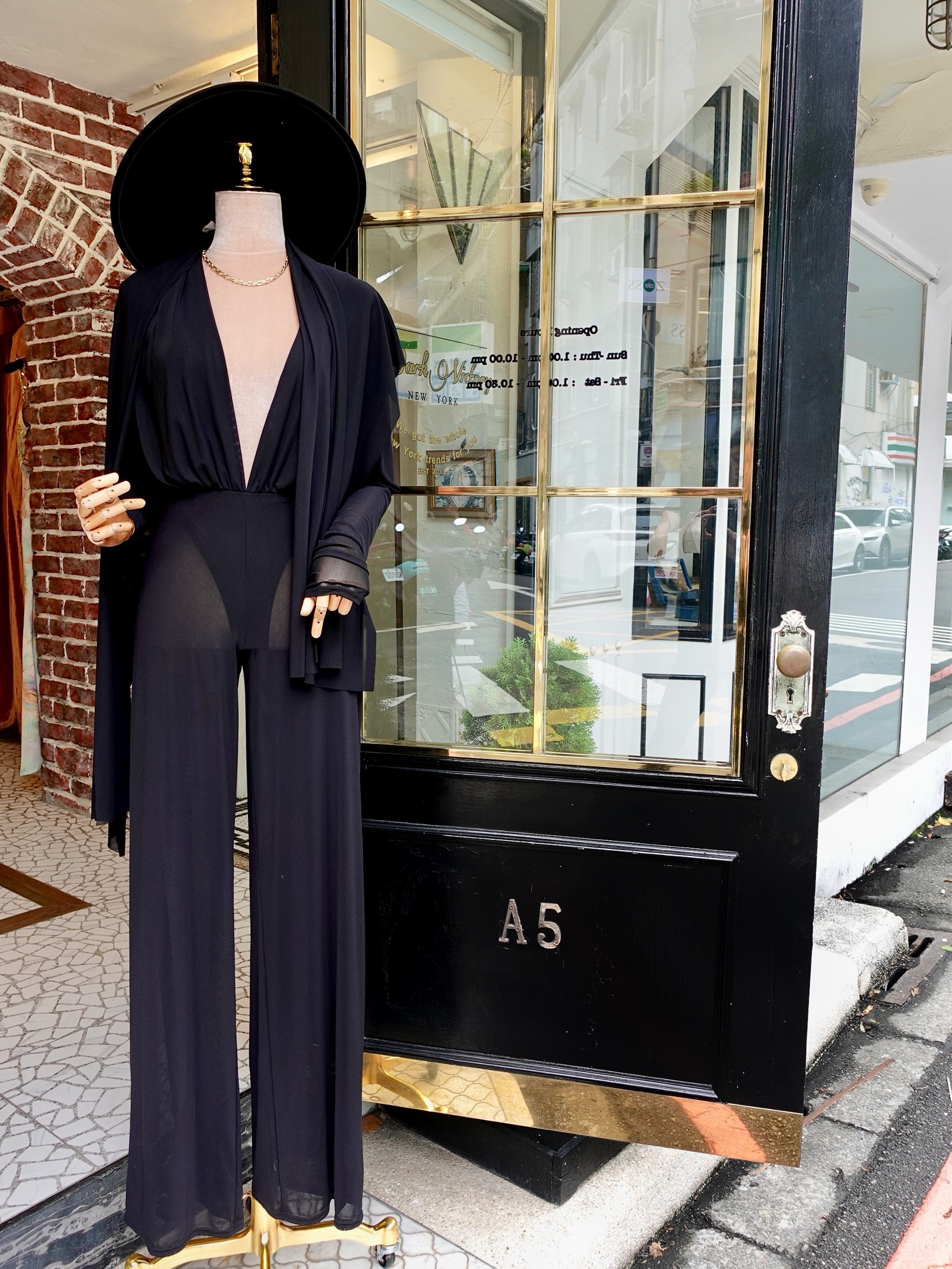 Vacation Vibe黑色深 V 領Bodysuit透紗連身長褲