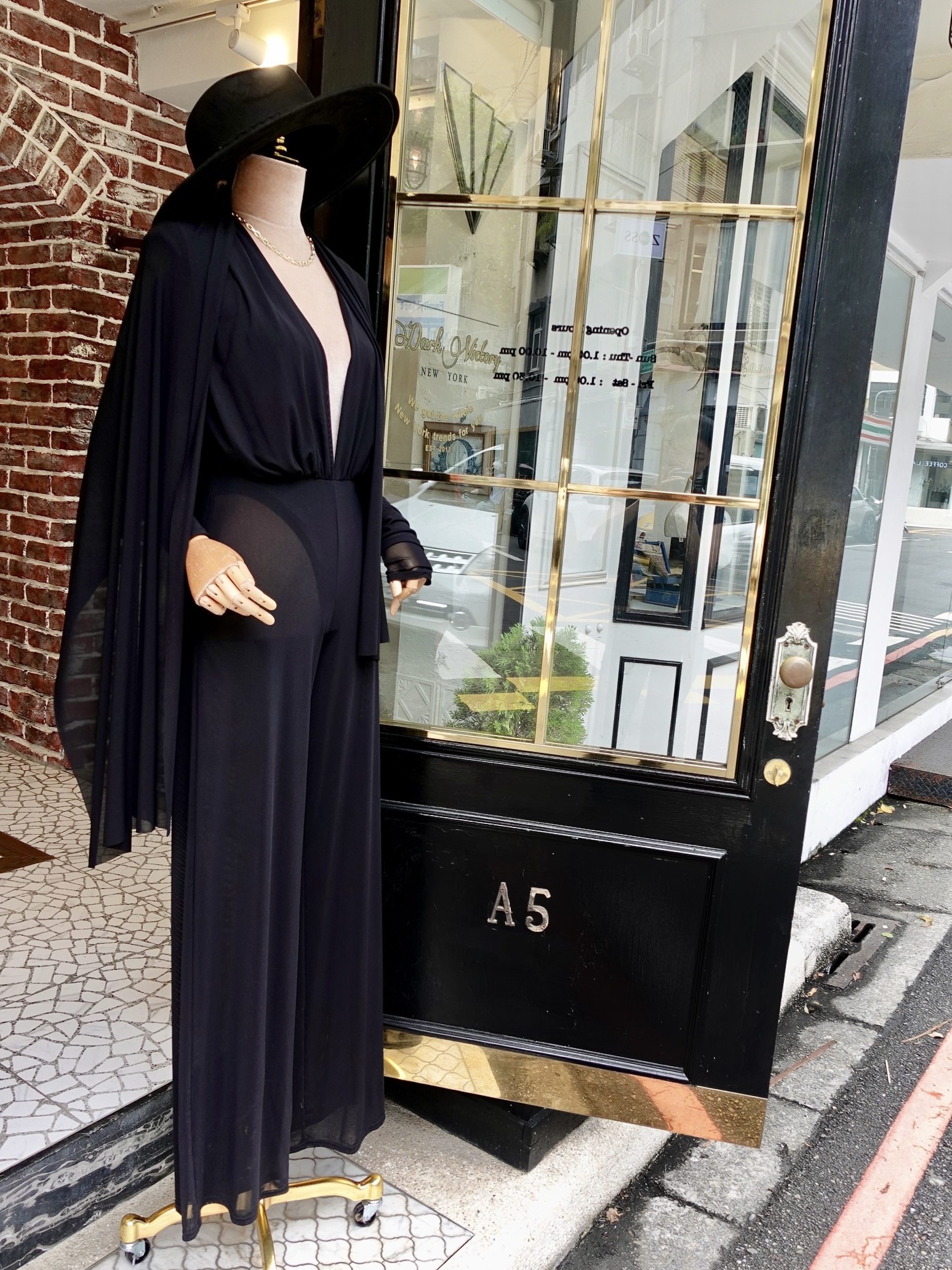 Vacation Vibe黑色深 V 領Bodysuit透紗連身長褲