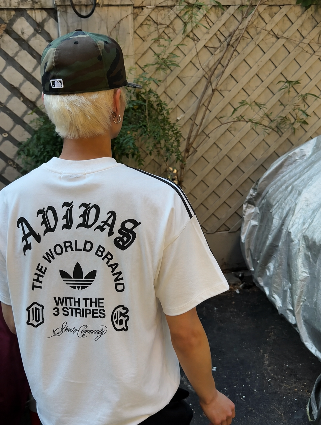 Adidas originals OG 寬鬆 純棉 三條線 草寫 歌德字 白色 短T 短袖