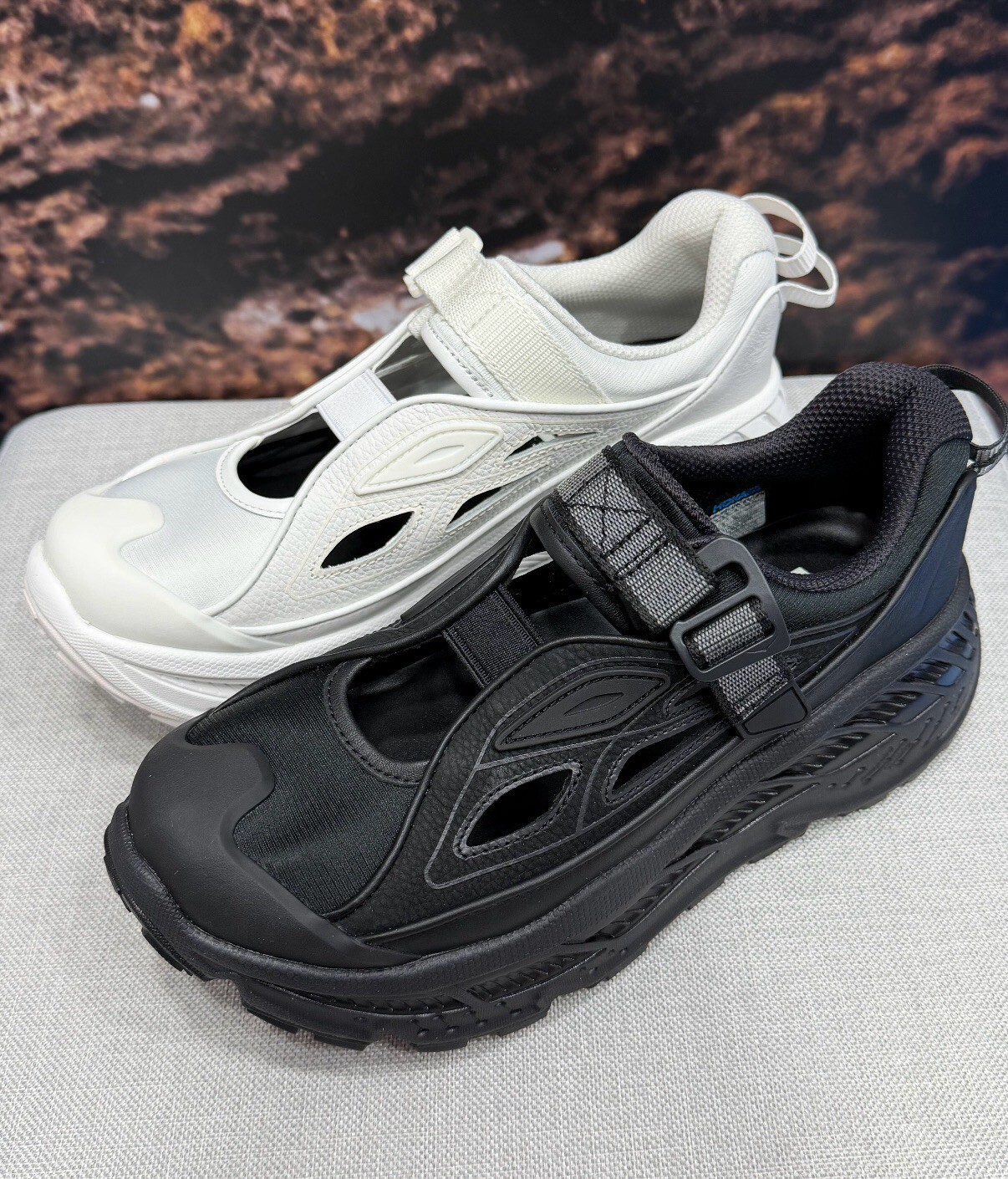 【Luxury】 HOKA ONE ONE Stinson Breeze 舒適貼合 越野跑鞋 男女通用 黑色 白色 HOKA慢跑鞋 1174450-BBNB