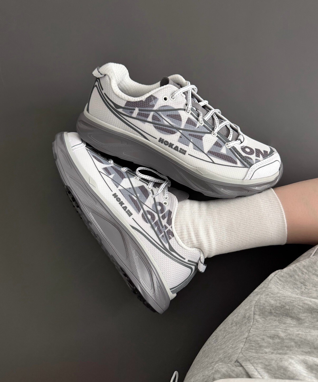 【Luxury】 HOKA ONE ONE HUAKA PRO 戶外復古耐磨包裹性支撐回彈 低幫 休閒跑步鞋 男女同款 白灰