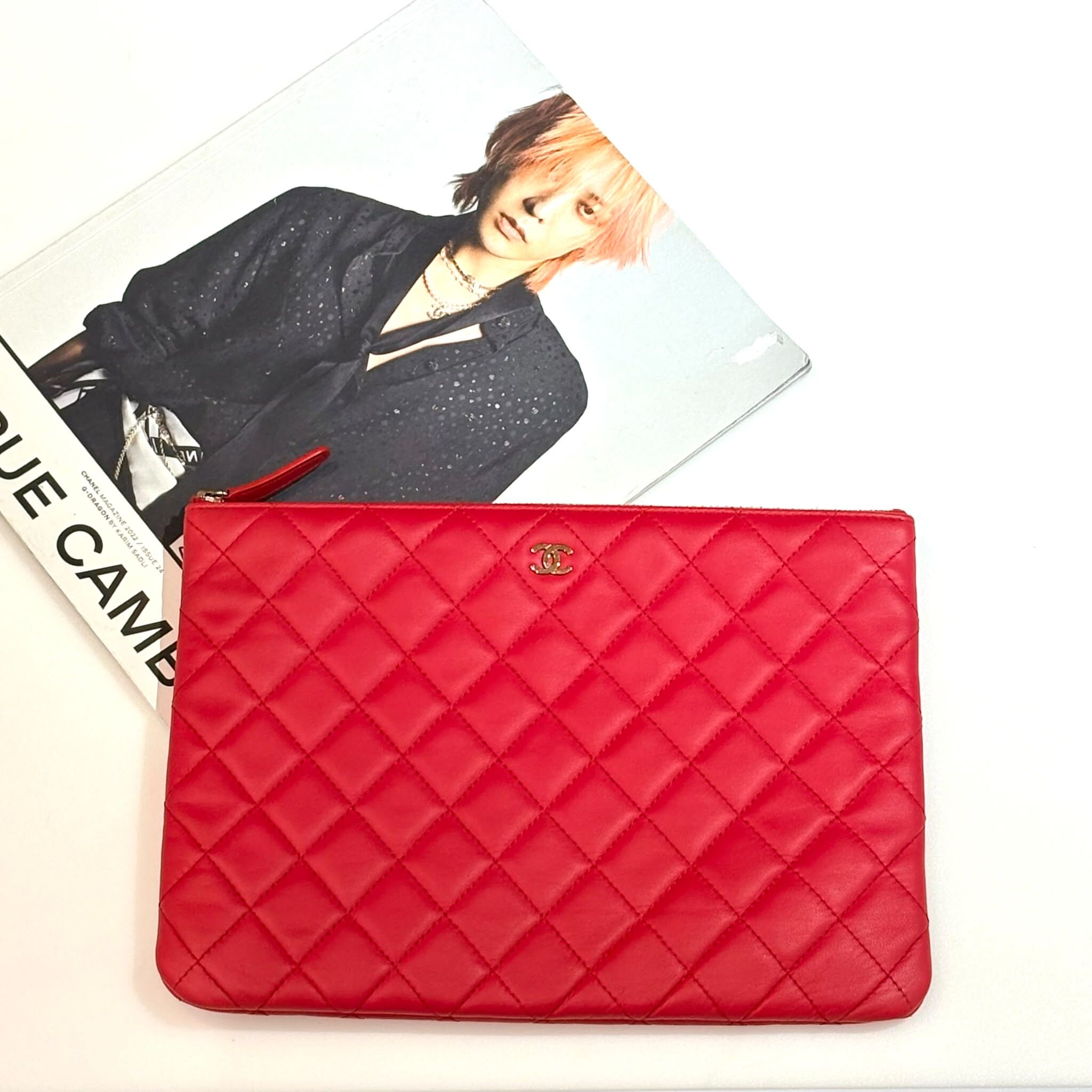 99%NEW二手CHANEL O-Case拉鍊手拿包 A82045 COCO SMALL 蜜桃色羊皮金釦 #手抓包 #IPAD套 #香榭站正品