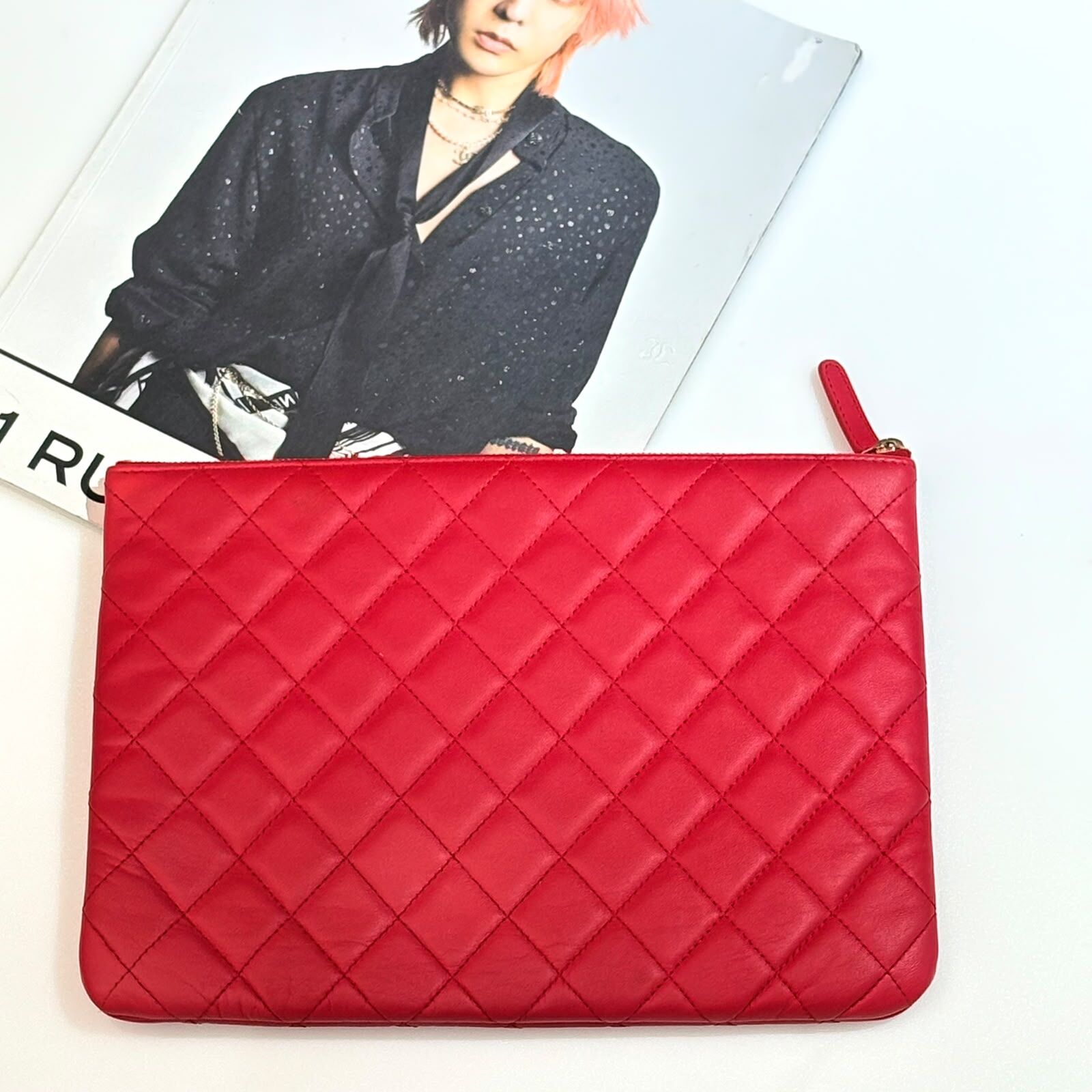 99%NEW二手CHANEL O-Case拉鍊手拿包 A82045 COCO SMALL 蜜桃色羊皮金釦 #手抓包 #IPAD套 #香榭站正品