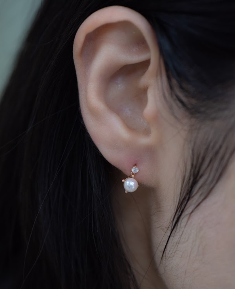VB10 ASVIDA 18K Dainty 鑽石 和 Akoya 珍珠耳環 x 1 pair + 18K Akoya 珍珠手鍊 x1 **贈送旅行首飾清潔筆 x1 +旅行首飾絨收納袋x1