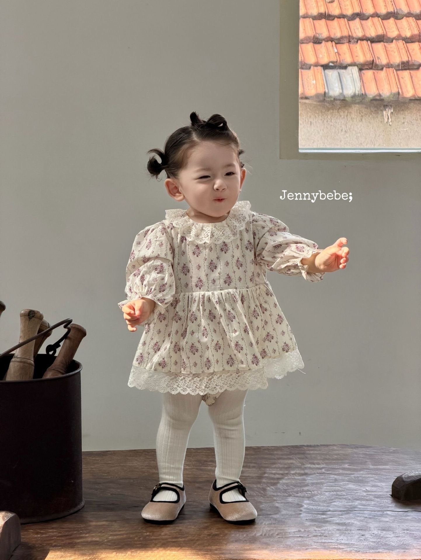 Jenny_復古蕾絲碎花包屁衣