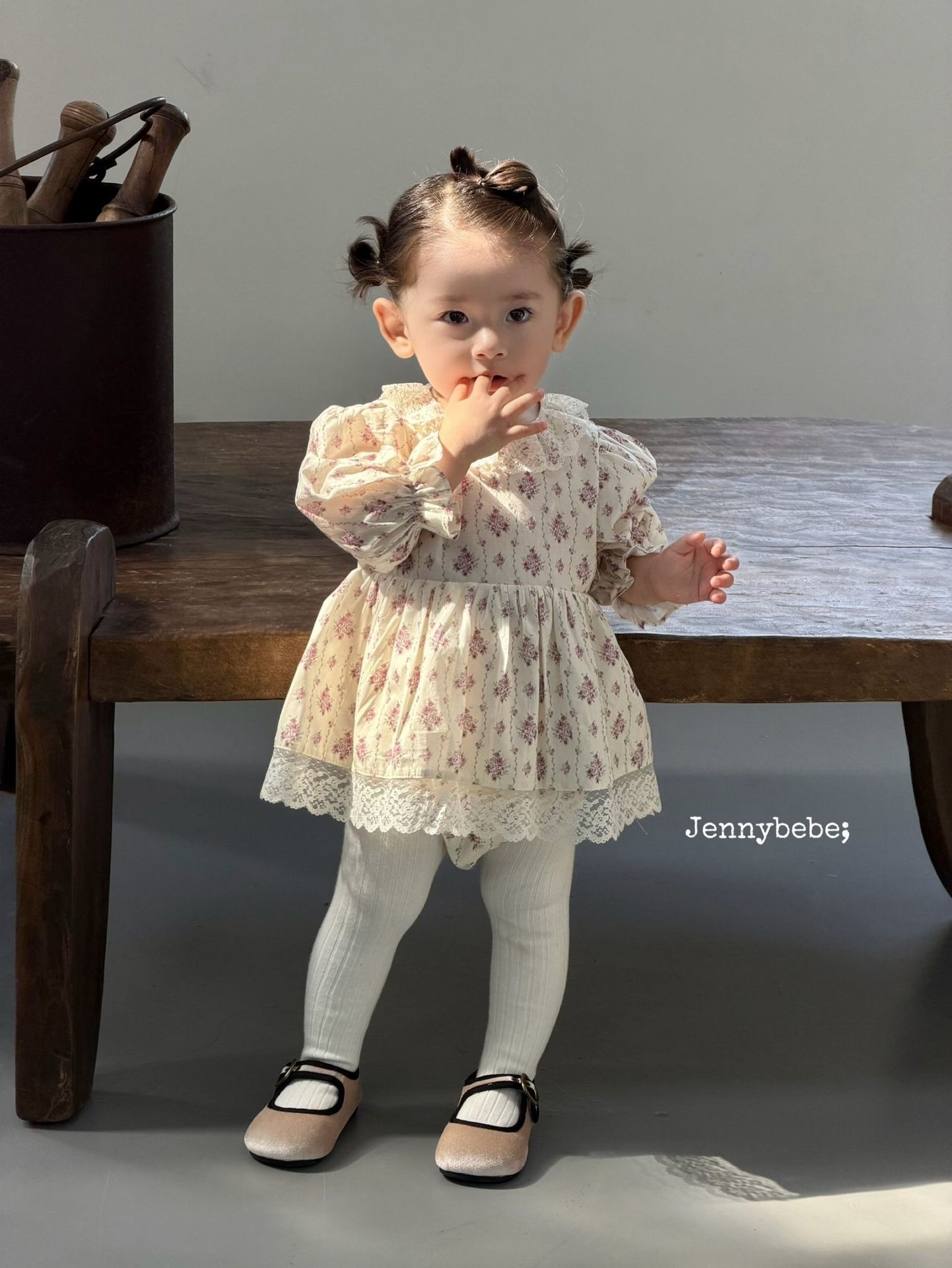 Jenny_復古蕾絲碎花包屁衣