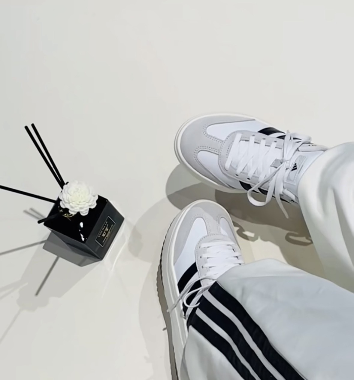 【8/14 - 8/16 周末優惠】【預購】ADIDAS FLARE PLATFORM 白黑色 厚底 女鞋 KH6913