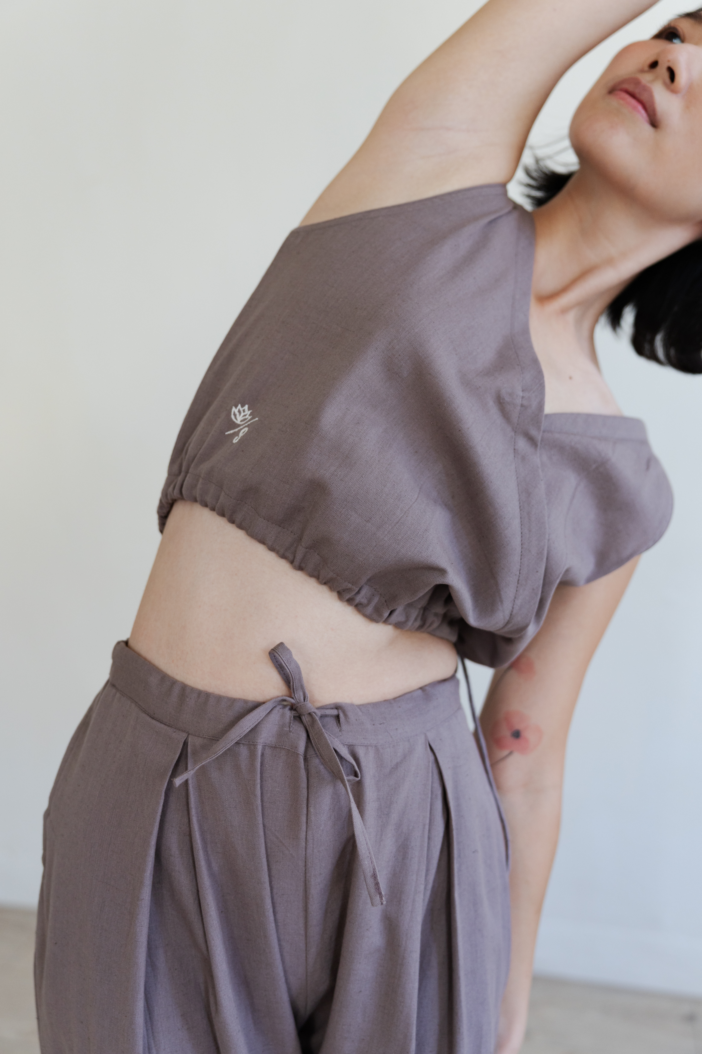 Sama_女瑜伽V領無袖上衣_灰梅