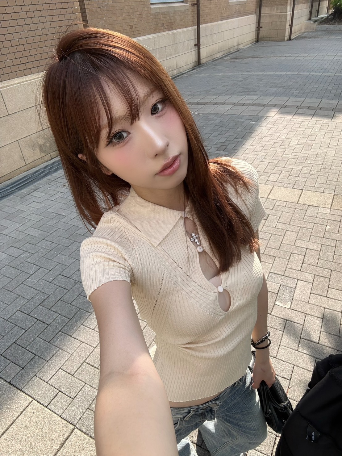G10 本期推薦!杏紗 sexy簍空針織上衣