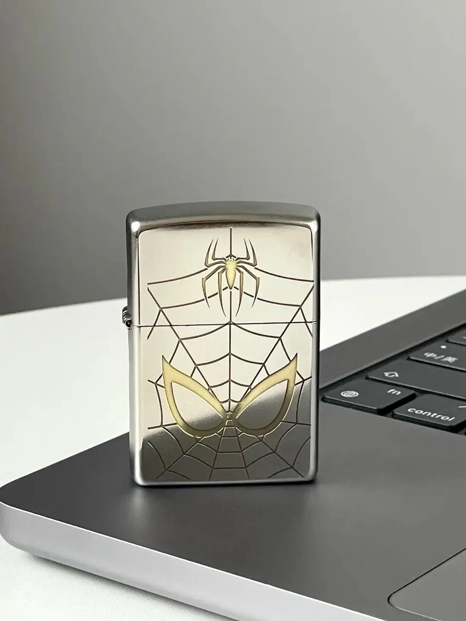 ZIPPO 蜘蛛人 雕刻圖案 防風打火機 經典禮盒 無煤油