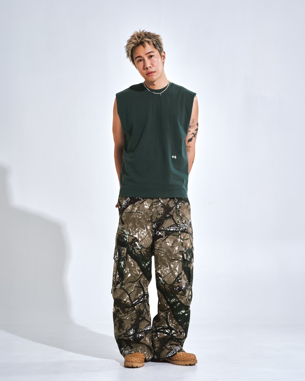 LEAVES CAMO CARGO TROUSERS - BROWN
