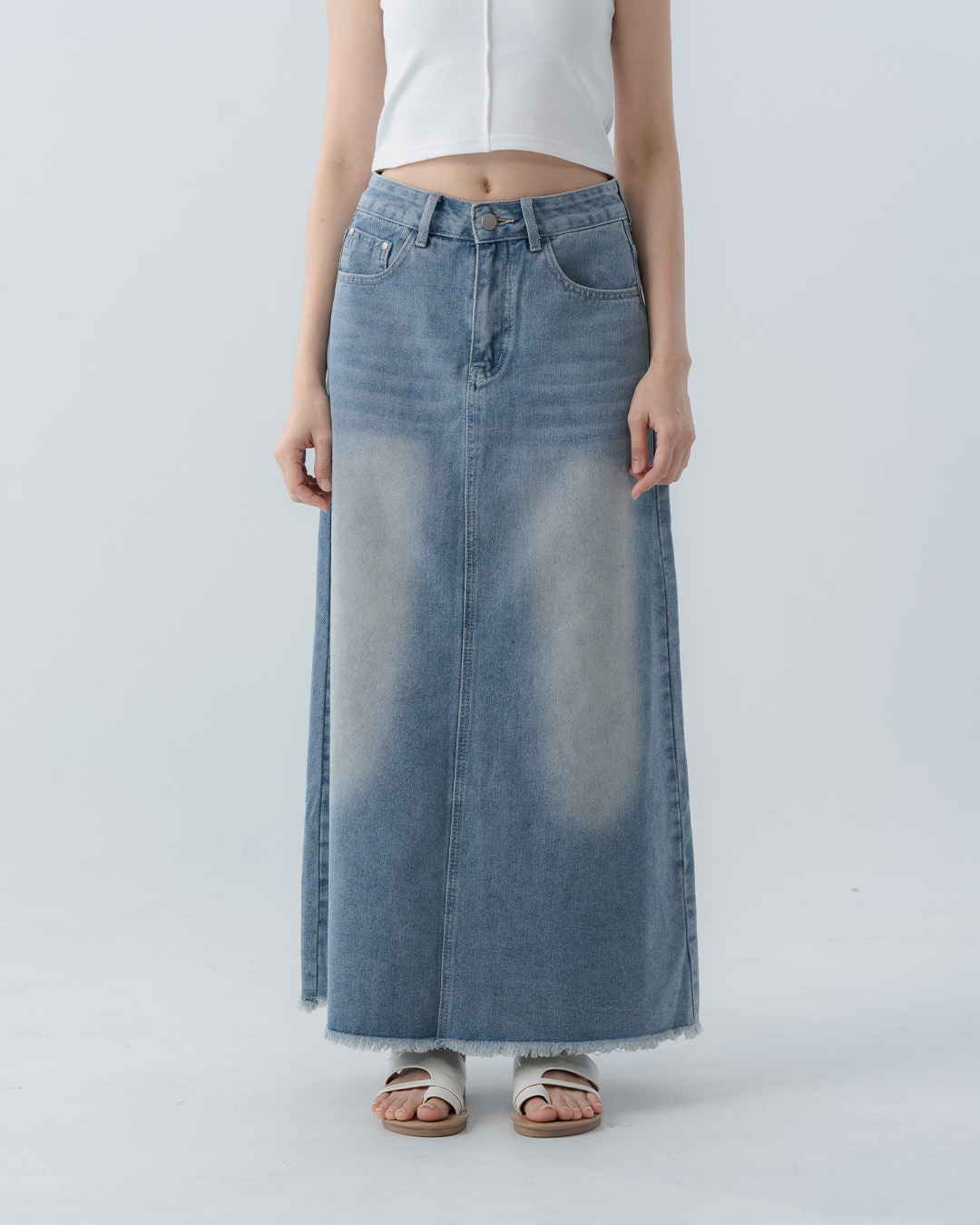 Vintage washed denim maxi skirt with frayed edges, available in two colors, sizes S/M/L.【03021775】in stock+pre-order