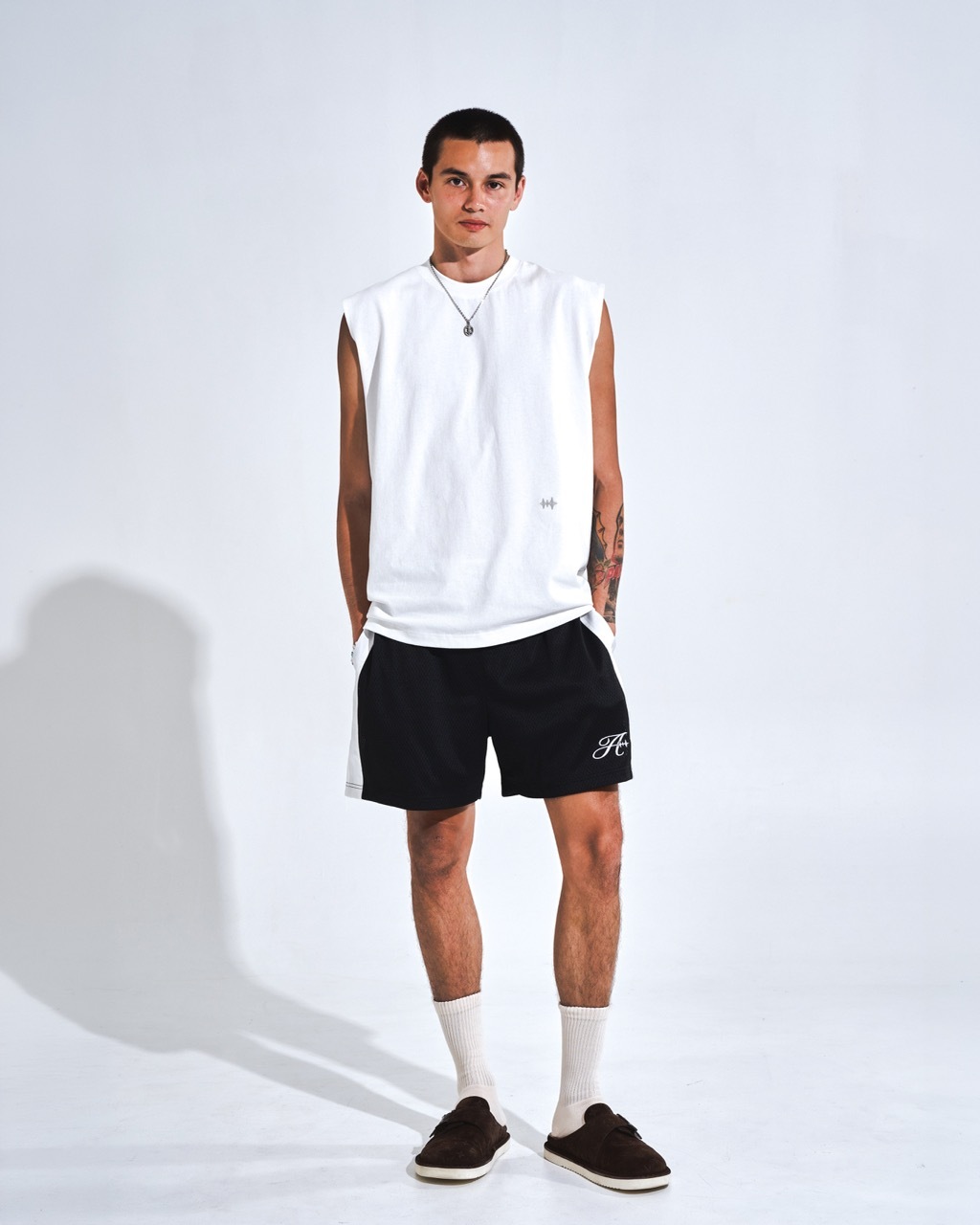ARC SLEEVELESS T-SHIRT - WHITE