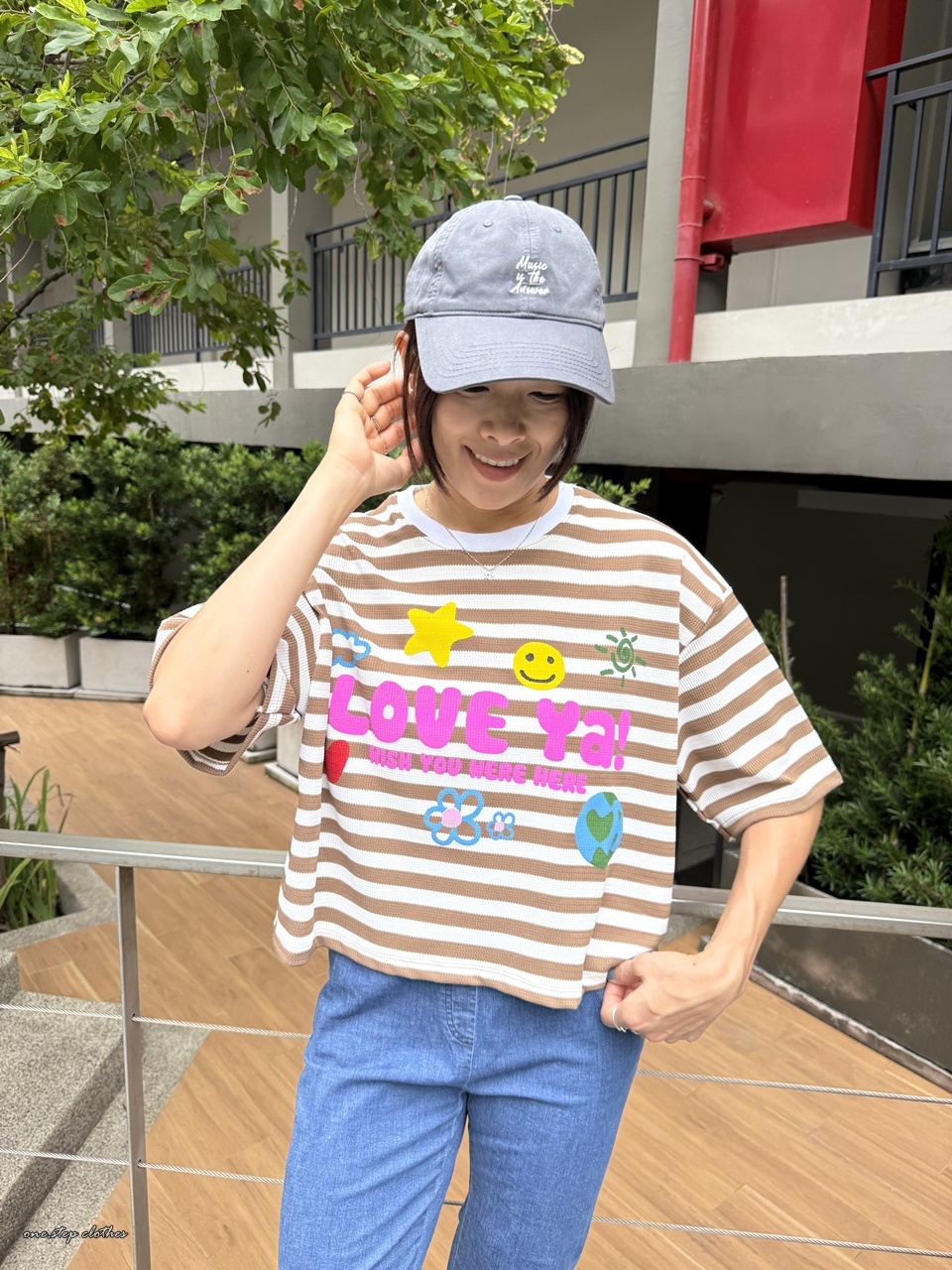 泰國微笑LOVE橫條上衣 (咖)
