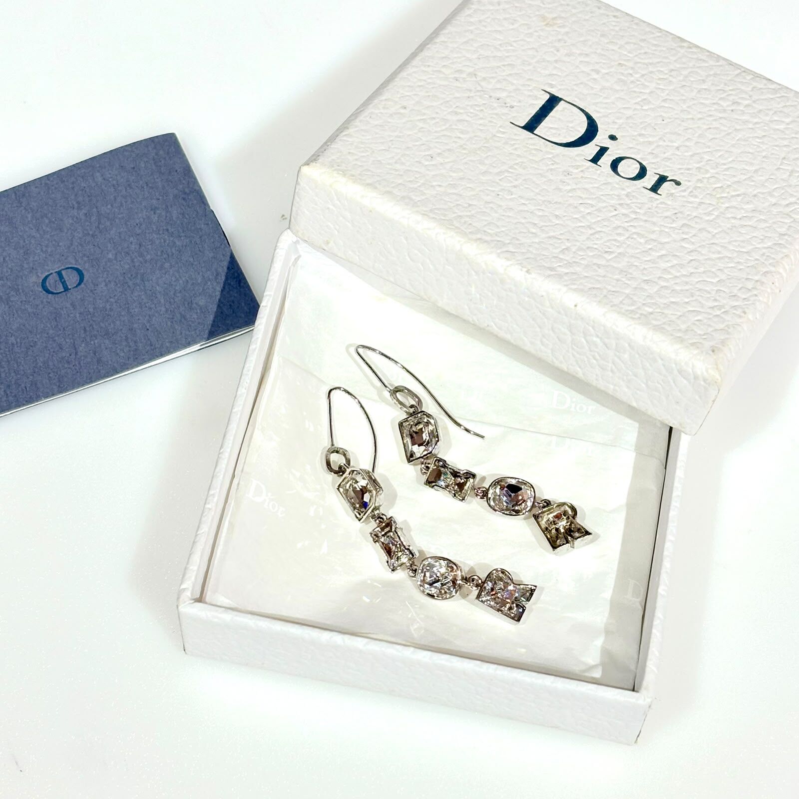 本週特價!!! 全新DIOR耳環(0.8X7CM) , 銀色多寶水晶垂墜, #Christian Dior Earrings , #BRAND NEW #香榭站正品