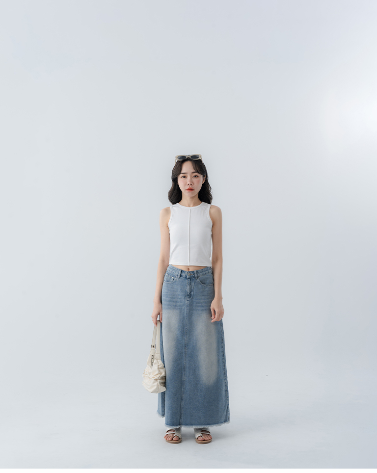 Vintage washed denim maxi skirt with frayed edges, available in two colors, sizes S/M/L.【03021775】in stock+pre-order