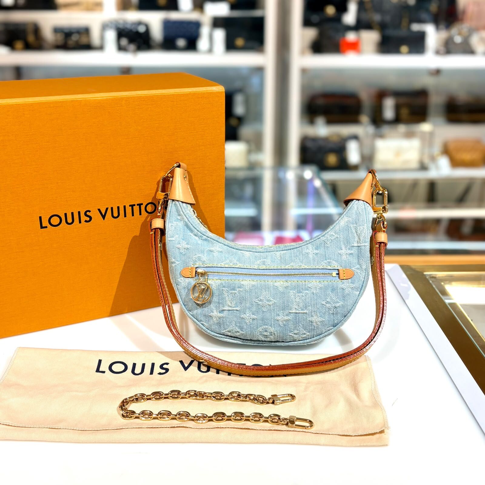 98%NEW二手LV牛仔月亮包,M24846 , Louis Vuitton Monogram Denim Loop #香榭站正品