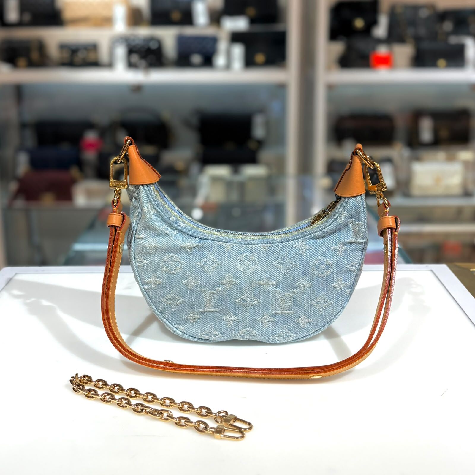 98%NEW二手LV牛仔月亮包,M24846 , Louis Vuitton Monogram Denim Loop #香榭站正品