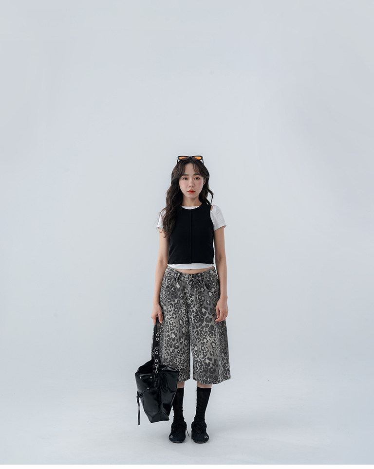 Patent leather studded shoulder bag【06070448】in stock+pre-order