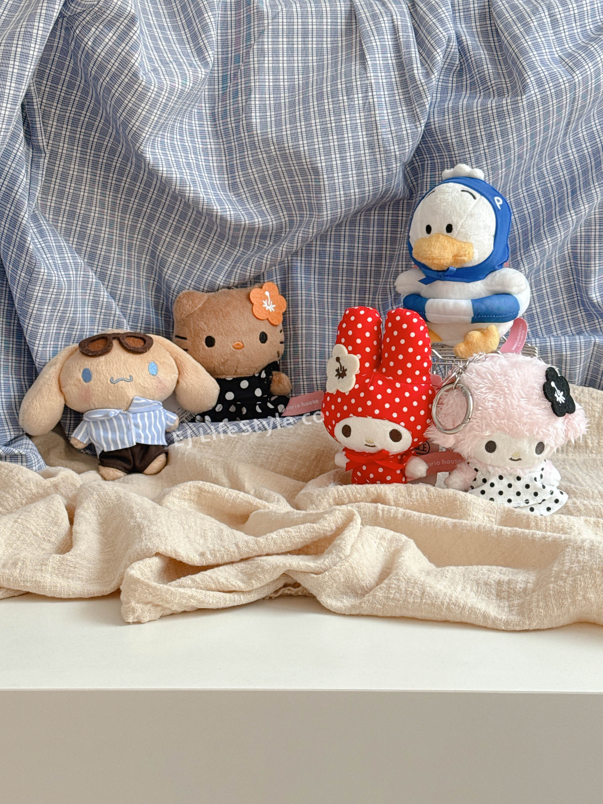 🇯🇵 SANRIO HOUSE 三麗鷗家族 夏日系列 毛絨吊飾  HELLO KITTY 大耳狗 美樂蒂 彼安諾 貝克鴨 鑰匙圈 / 現貨