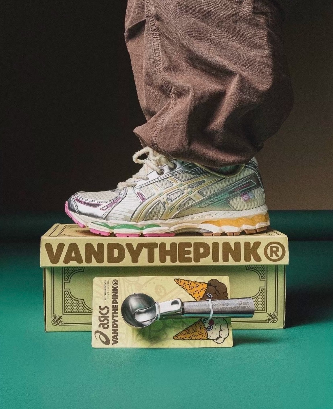 【APAIR】預購 ASICS X VANDY THE PINK gel-kayano 12.1 香草冰淇淋 小花咬標 淺米銀 聯名款 1203B302-100