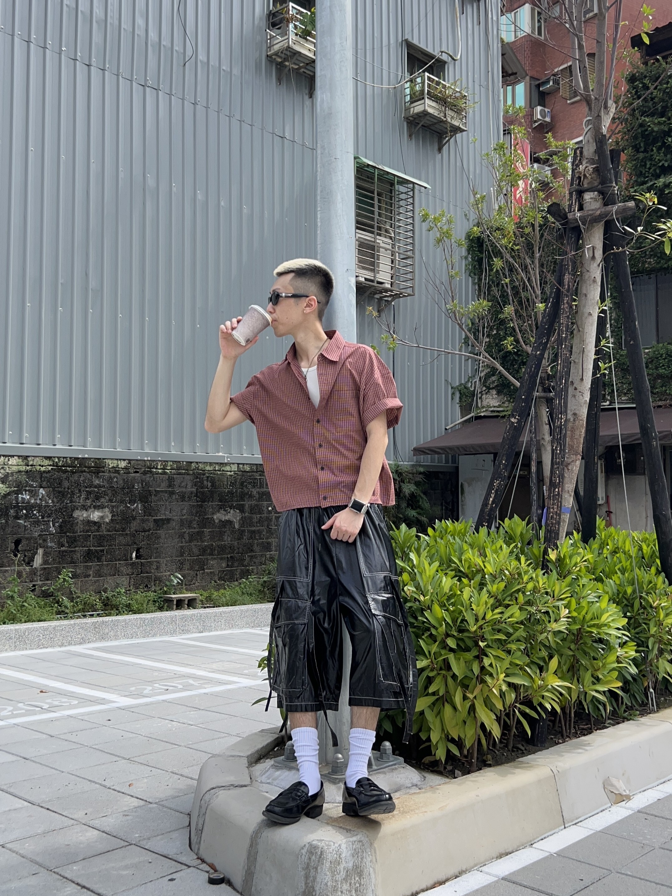 《B》織帶車線7分皮面短褲