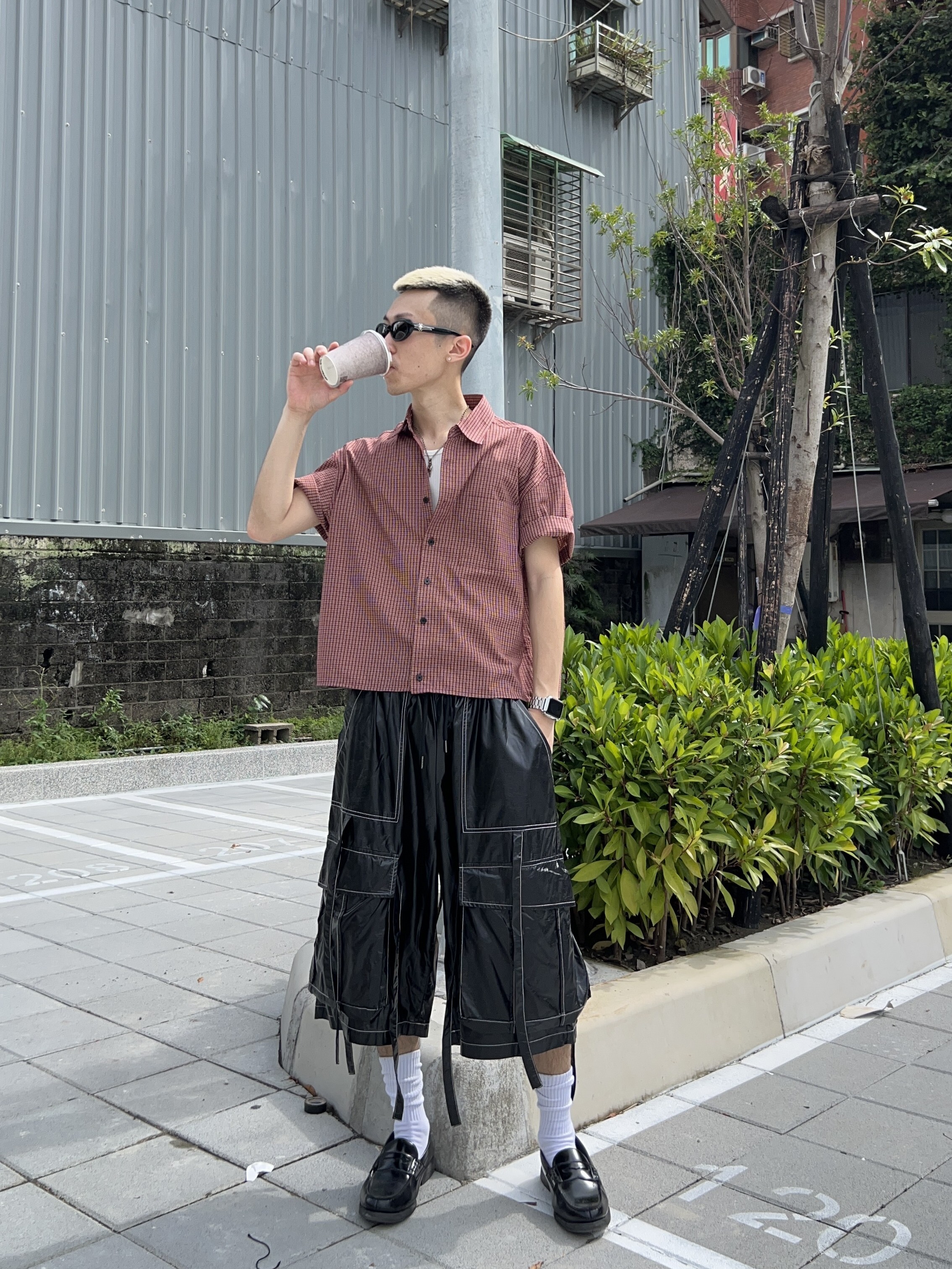 《B》織帶車線7分皮面短褲