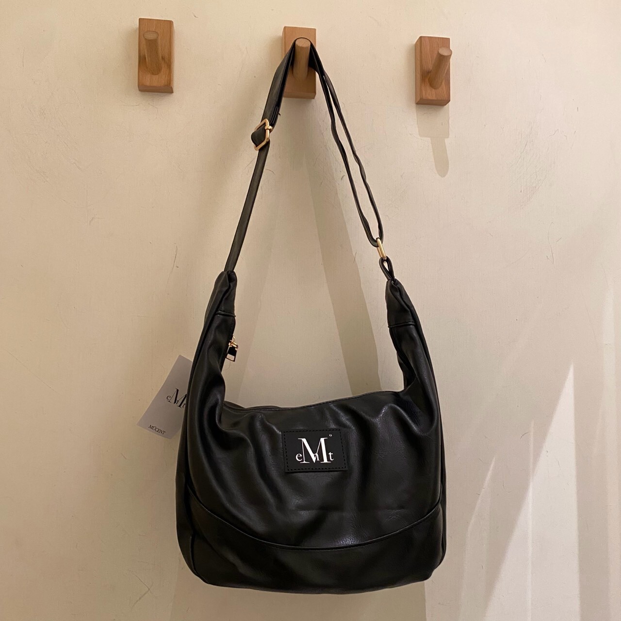 MUCENT CROIA ONE BUCKLE LEATHER SHOULDER BAG 水餃包 側背包 單肩包