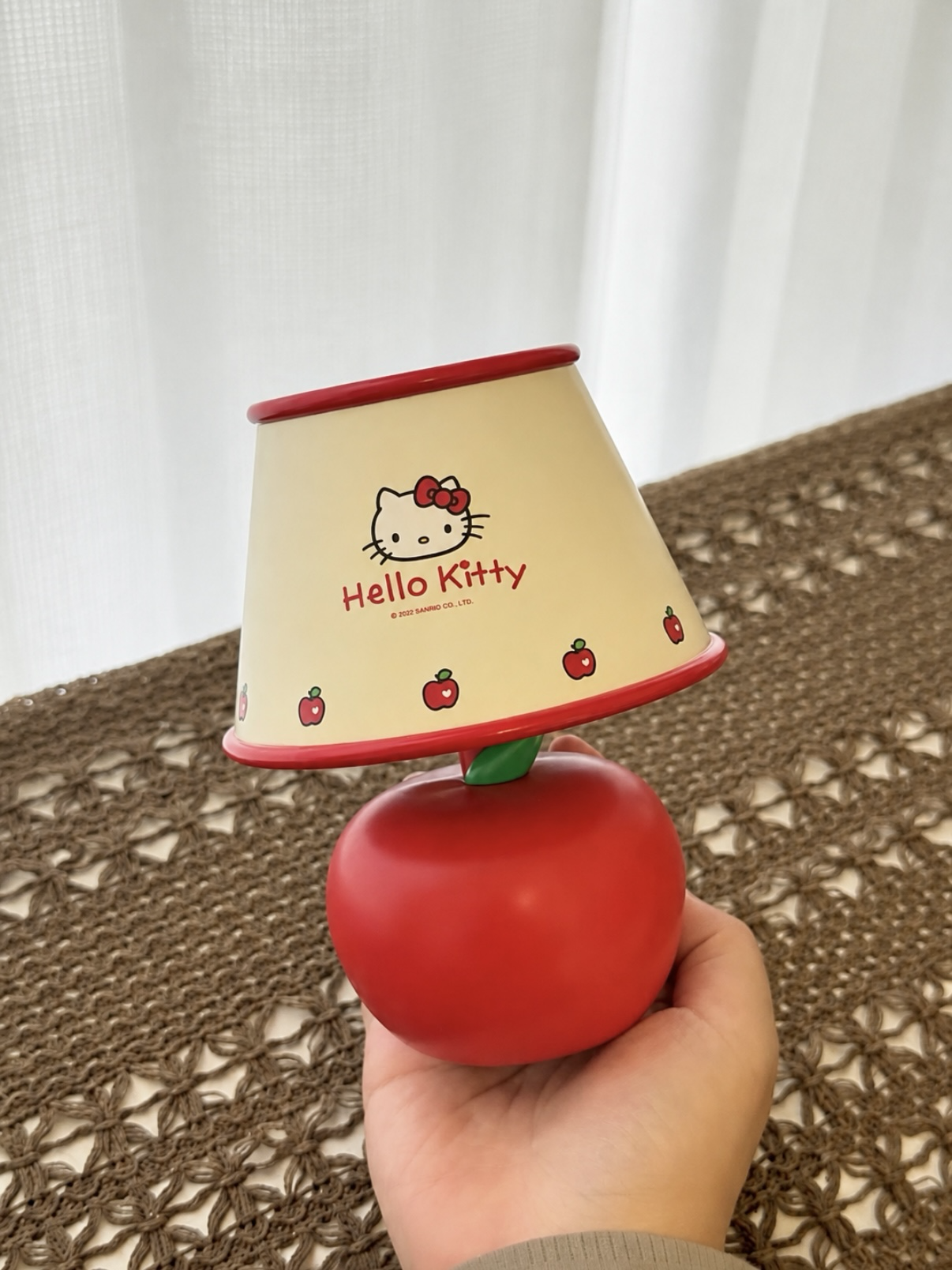 (預購）海外正版授權✨三麗鷗Hello Kitty蘋果迷你夜燈 檯燈