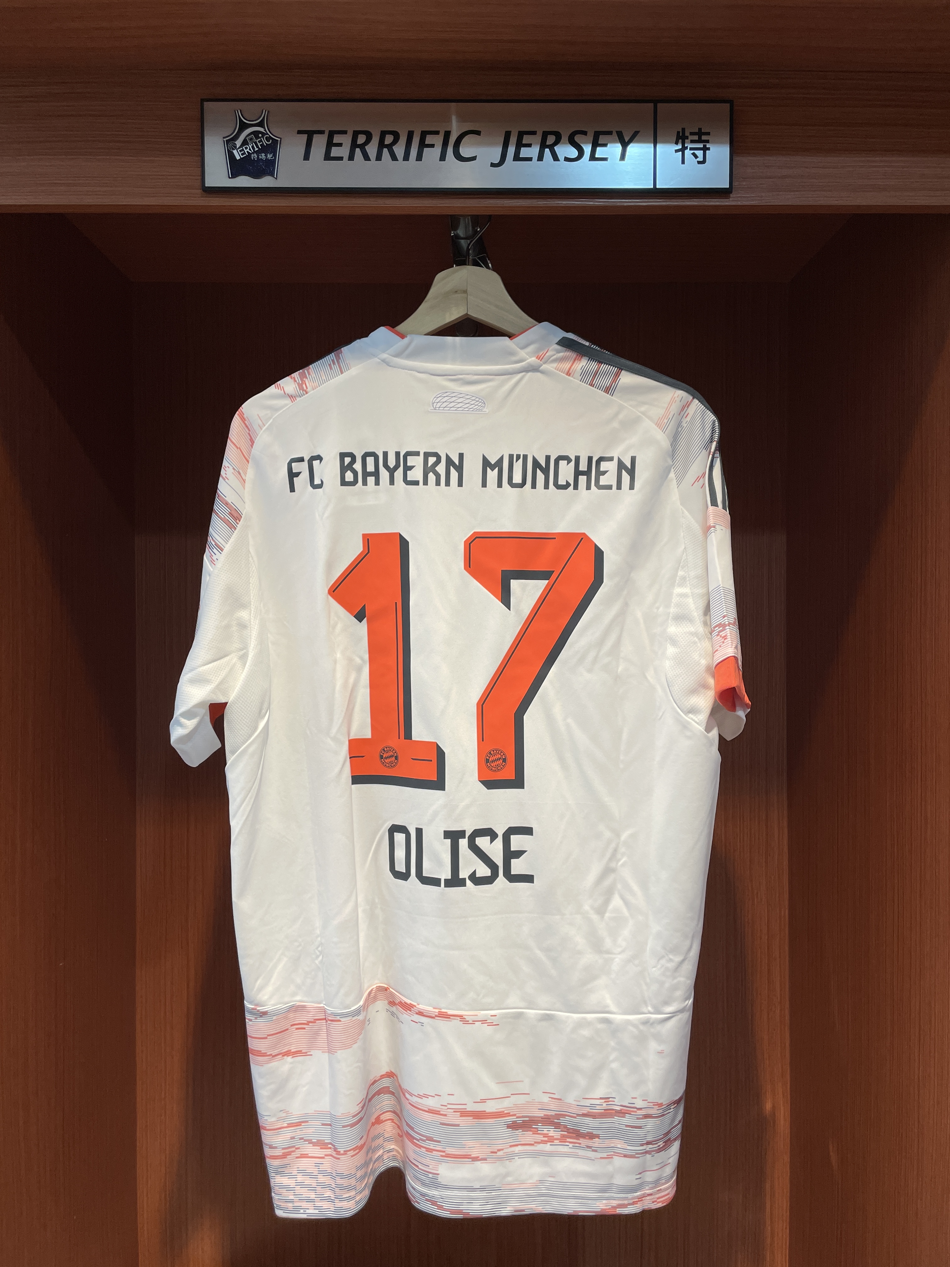 Bundesliga足球 Michael Olise 拜仁慕尼黑 客場白 25-26 Away Adidas Replica Jersey 球迷版 燙印 全新