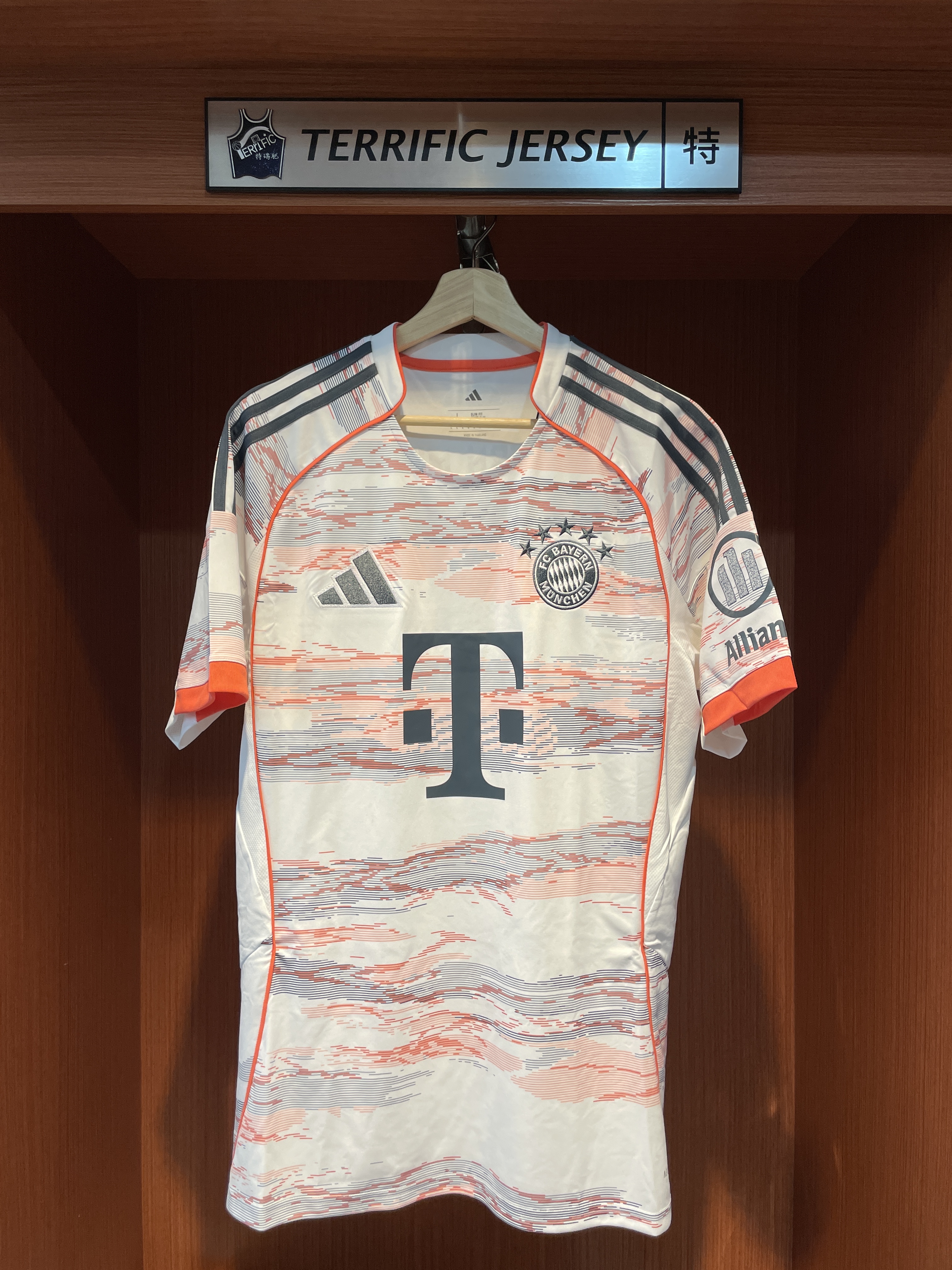 Bundesliga足球 Michael Olise 拜仁慕尼黑 客場白 25-26 Away Adidas Replica Jersey 球迷版 燙印 全新