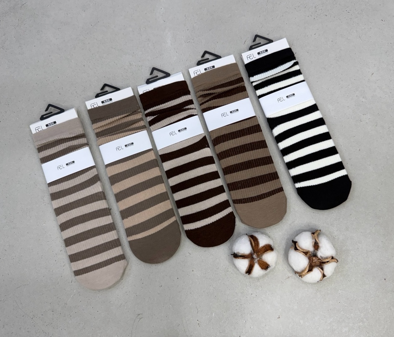 粗條紋中長襪