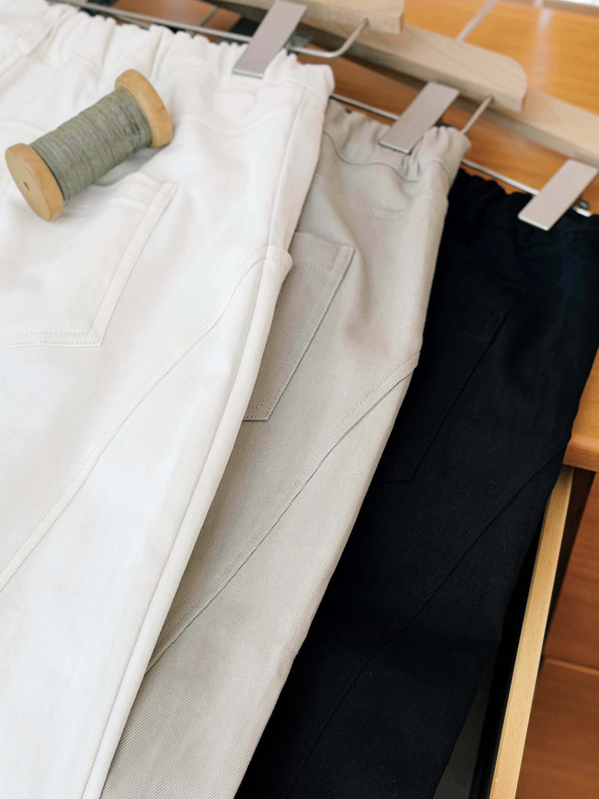 三色 / 顯瘦車線斜布直筒長褲 / Seamed Twill Straight-Leg Trousers
