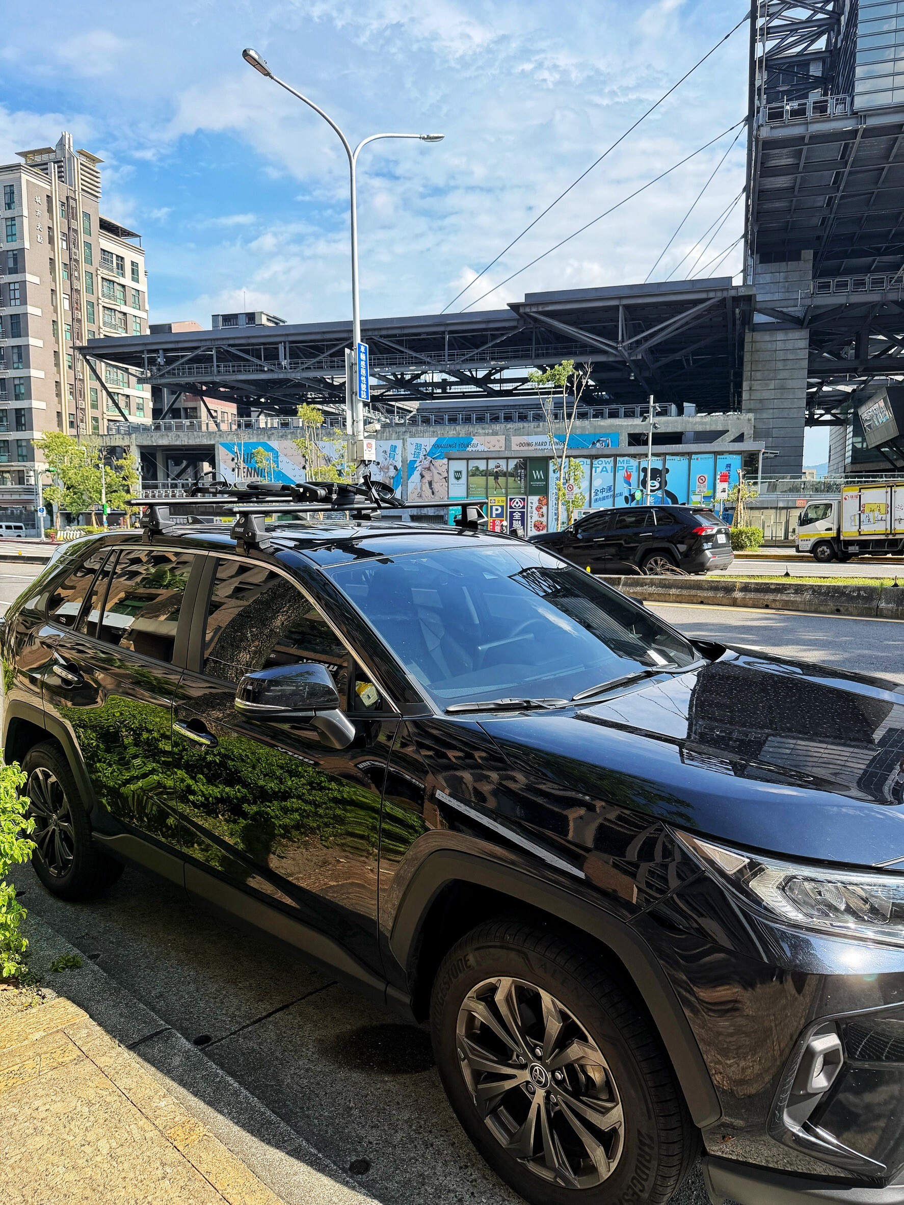 Toyota RAV4｜THULE 車頂架 + ProRide 598 車頂單車架 實車安裝｜unrv.台灣專業安裝