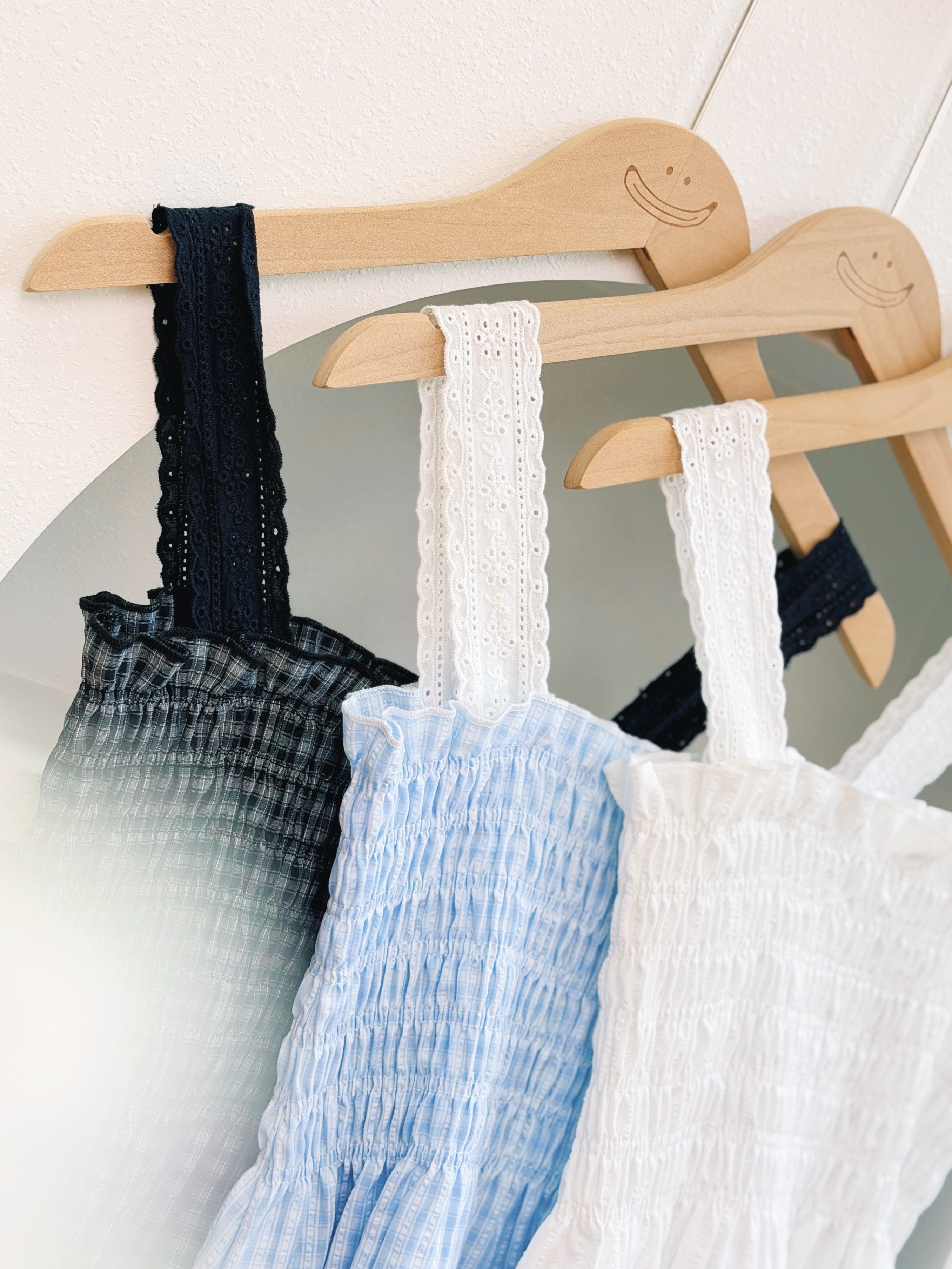 三色 / 格紋束褶雕花肩帶背心 / Broderie Strap Gingham Shirred Cami Top