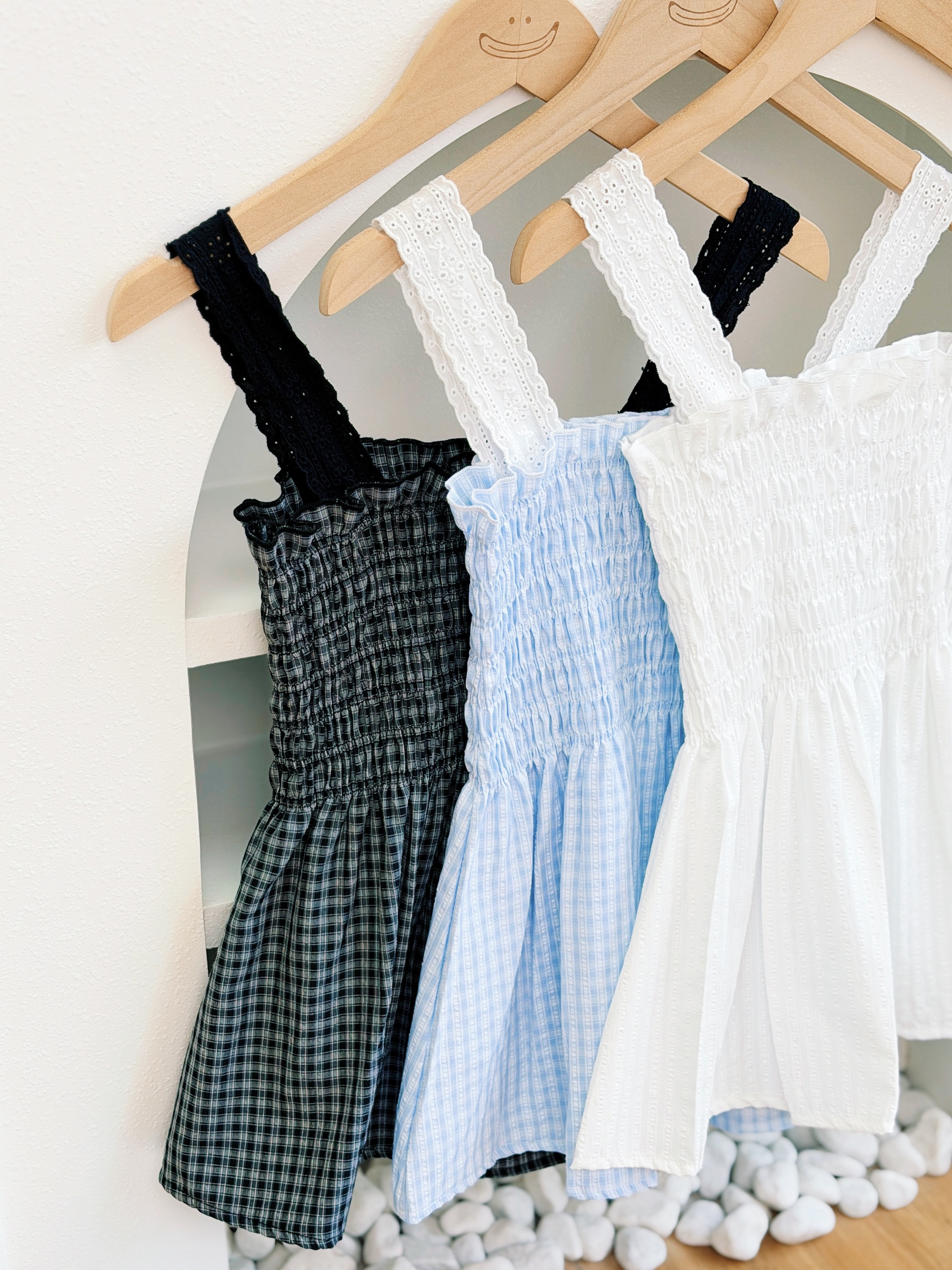 三色 / 格紋束褶雕花肩帶背心 / Broderie Strap Gingham Shirred Cami Top