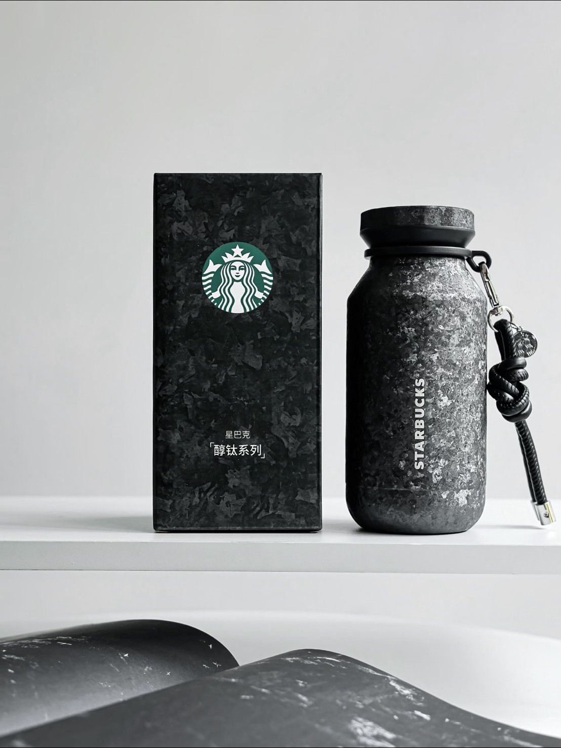 STARBUCKS 星巴克 醇鈦系列 直飲式 保冷/保溫杯 430ML 黑曜石 附掛繩