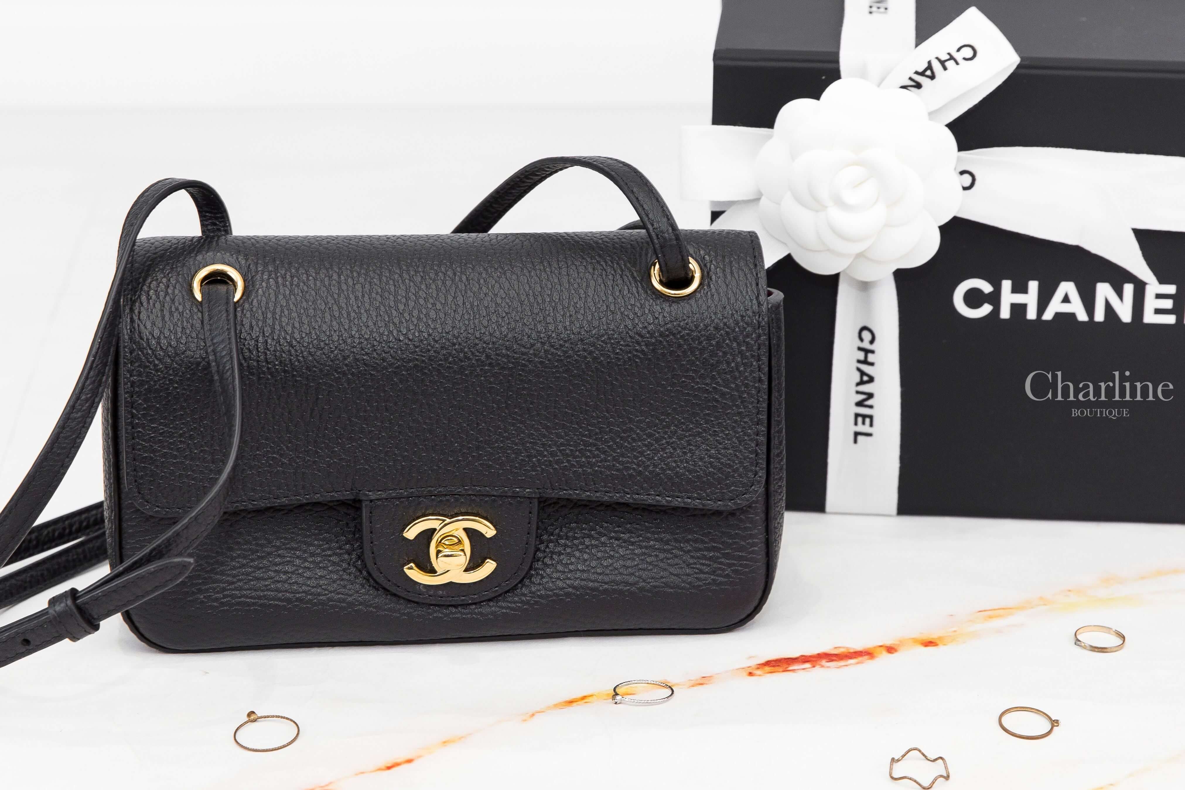 Chanel Mini Flap Bag 黑色金CC酒紅色內裡20cm荔枝小牛皮黑色背帶肩背包-Charline Boutique 精品代購