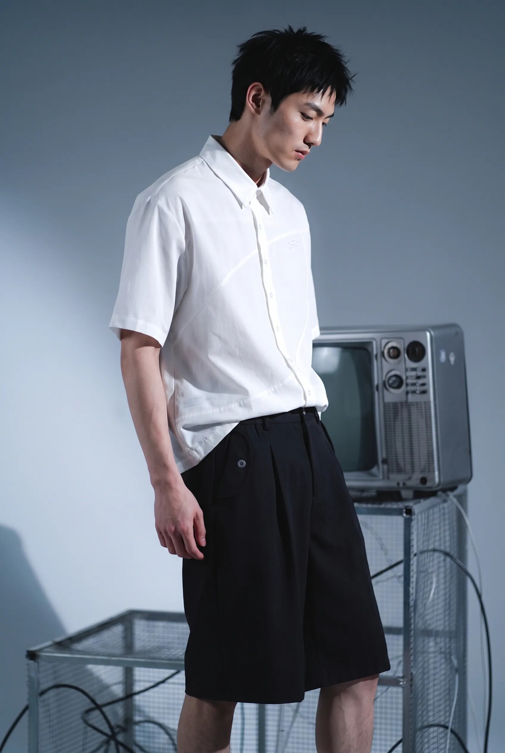 NETHOS N027 Linear Pivot Cropped Trousers