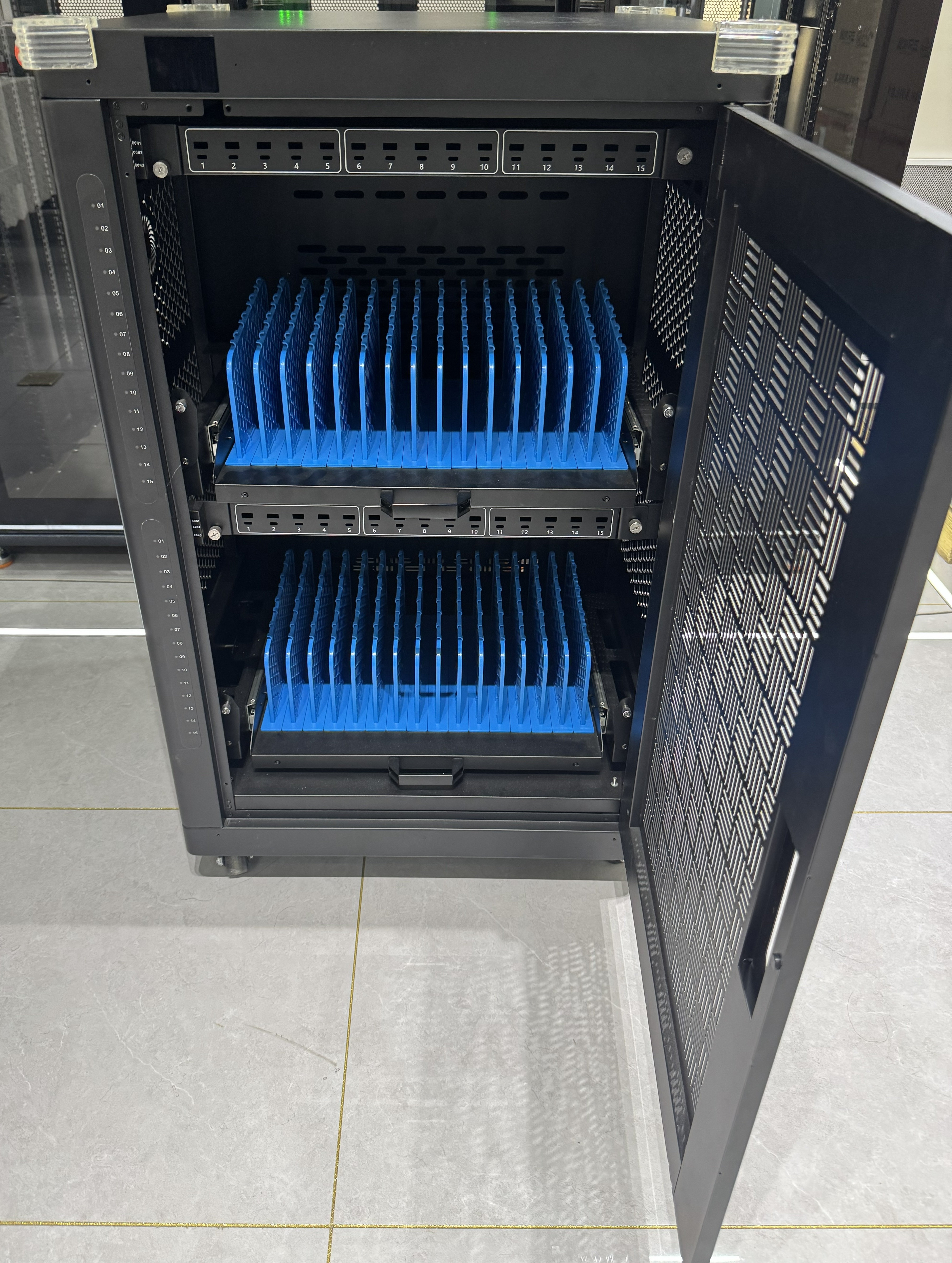 APC-CX15-PD30W APC-CX30-PD30W  APC-CX45-PD30W  APC-CX60-PD30W APC-CX15-PD65W  APC-CX30-PD65W  APC-CX60-PD65W APC-CX45-PD65W  Charging Cart for Tablet iPad, iPad平板 平板電腦 UV Lamp option, APP Control option 充電櫃, iPad Pro M5 (2025) 型號 support 65W charging