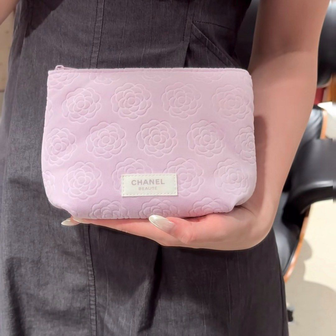 Chanel 薰衣草紫毛絨山茶花壓紋贈品化妝袋