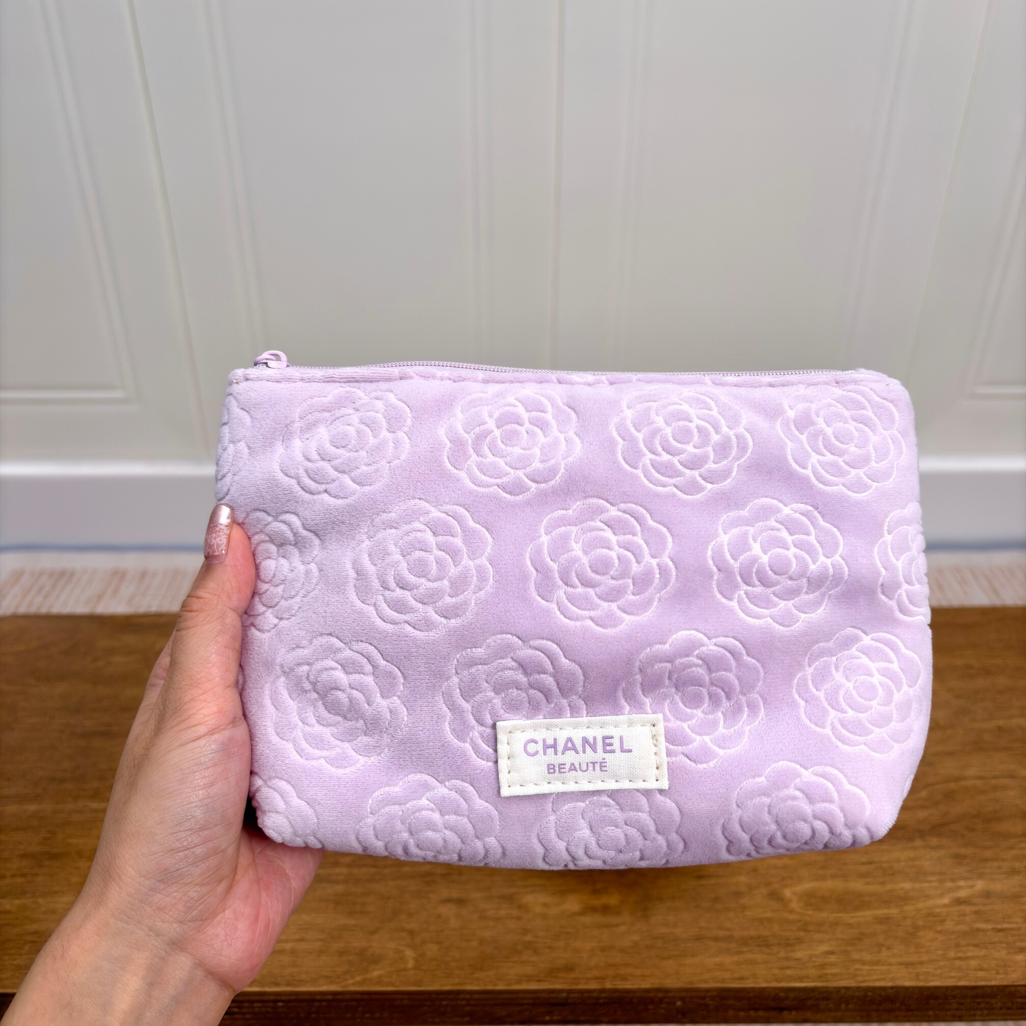 Chanel 薰衣草紫毛絨山茶花壓紋贈品化妝袋