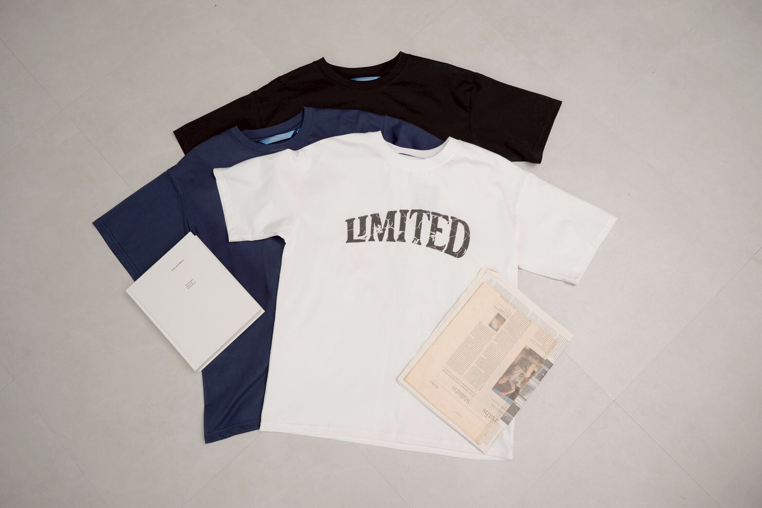 ❄️夏日必備❄️LIMITED 裂痕Logo印花 短袖上衣(3colors)
