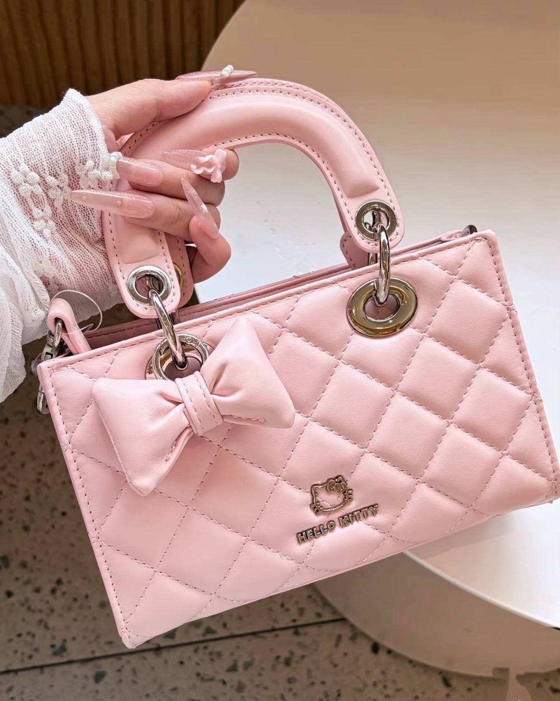 Sanrio 三麗鷗 Hello Kitty 菱格 蝴蝶結 皮革 手提包 兩色